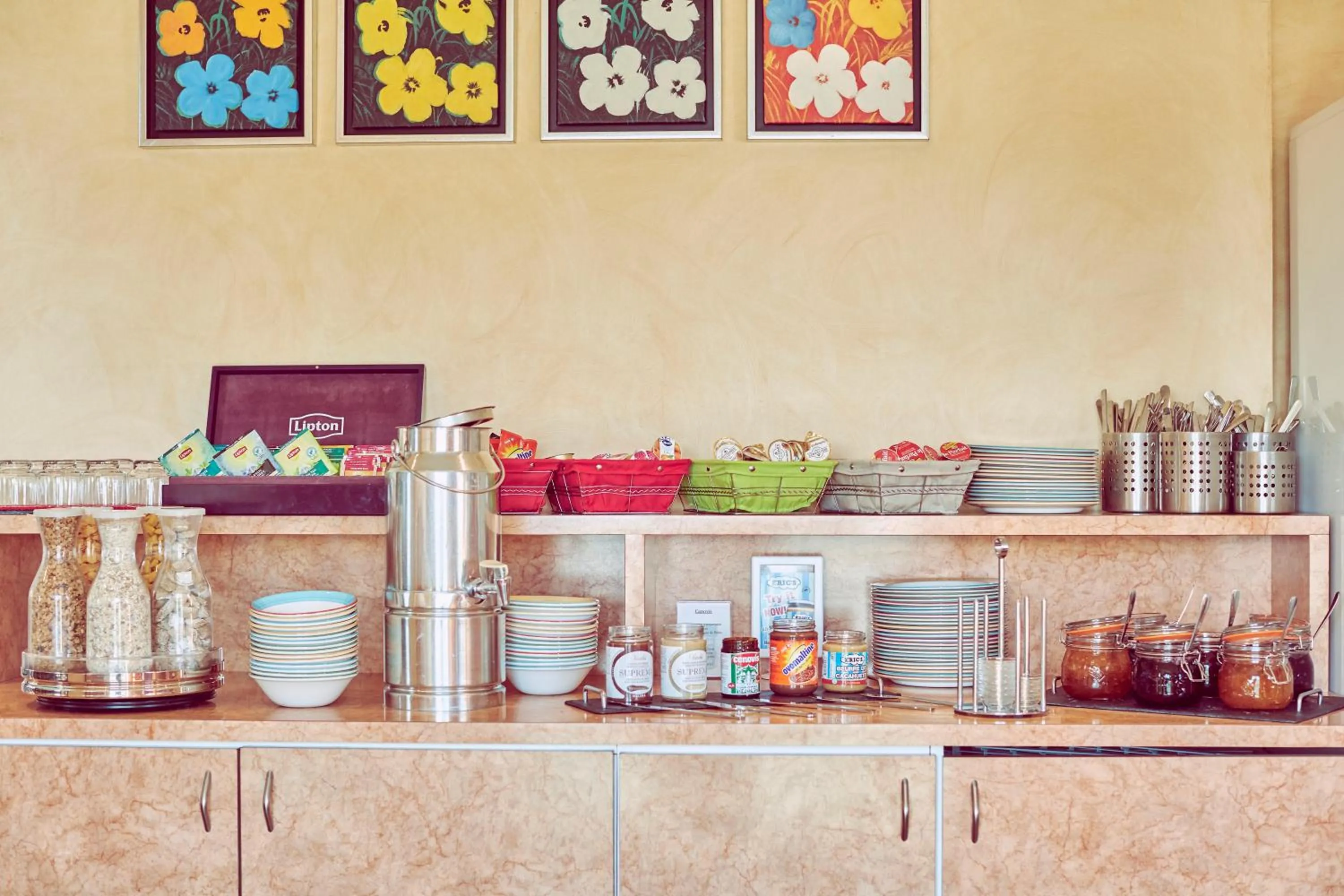 Buffet breakfast in Hôtel Crystal