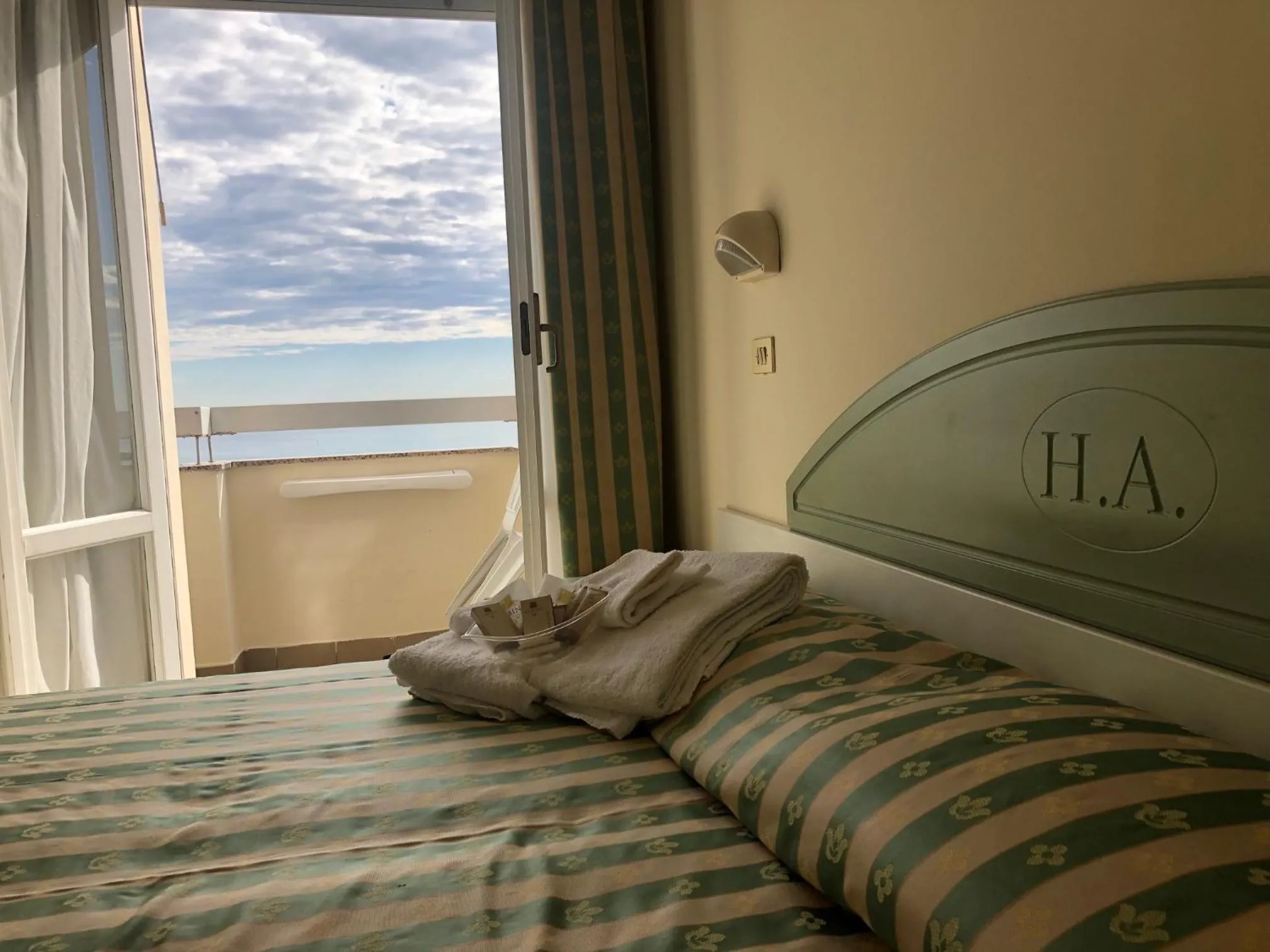 Sea view, Bed in Hotel Adriatica sul Mare