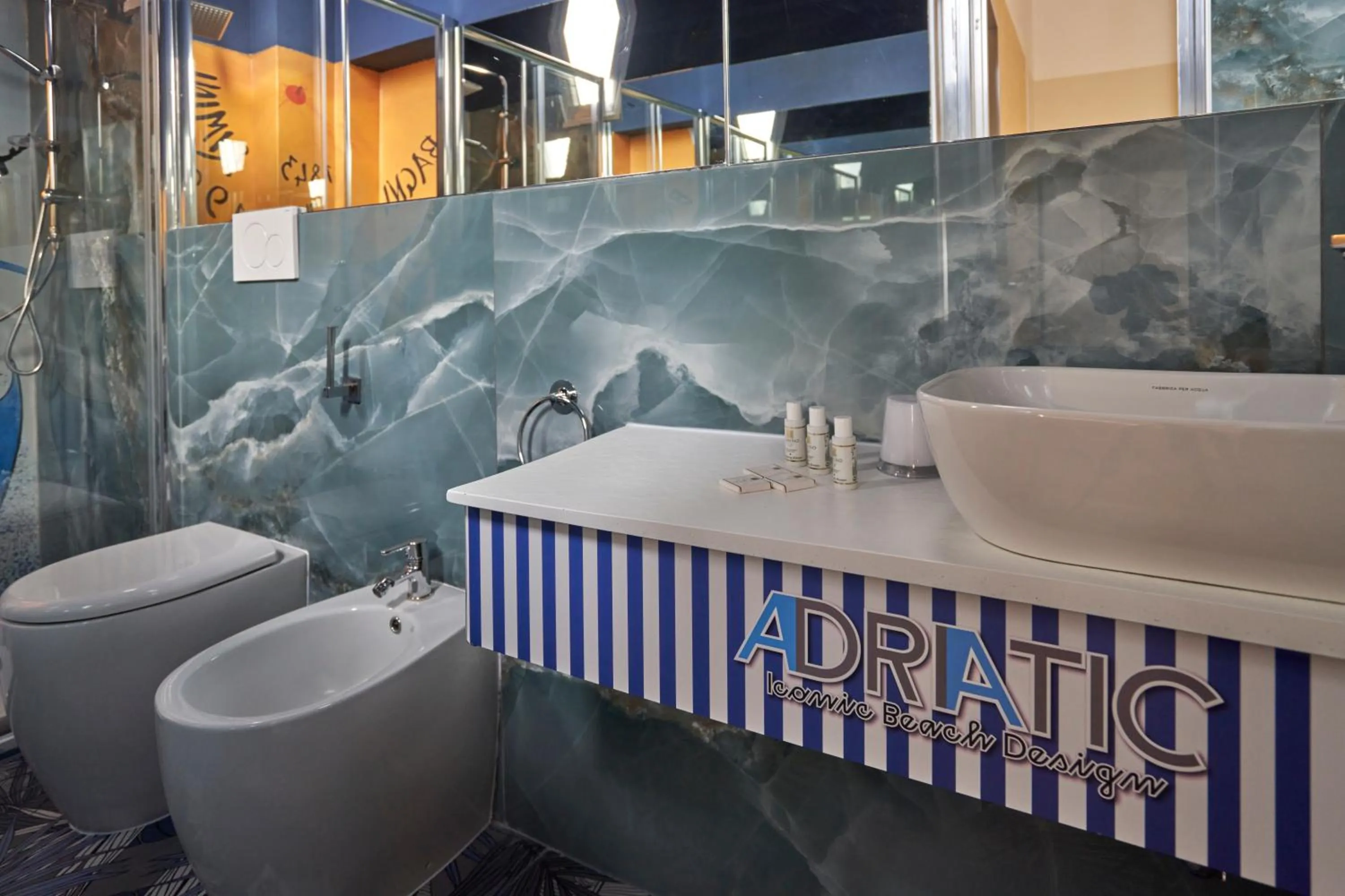 Toilet in Hotel Adriatica sul Mare