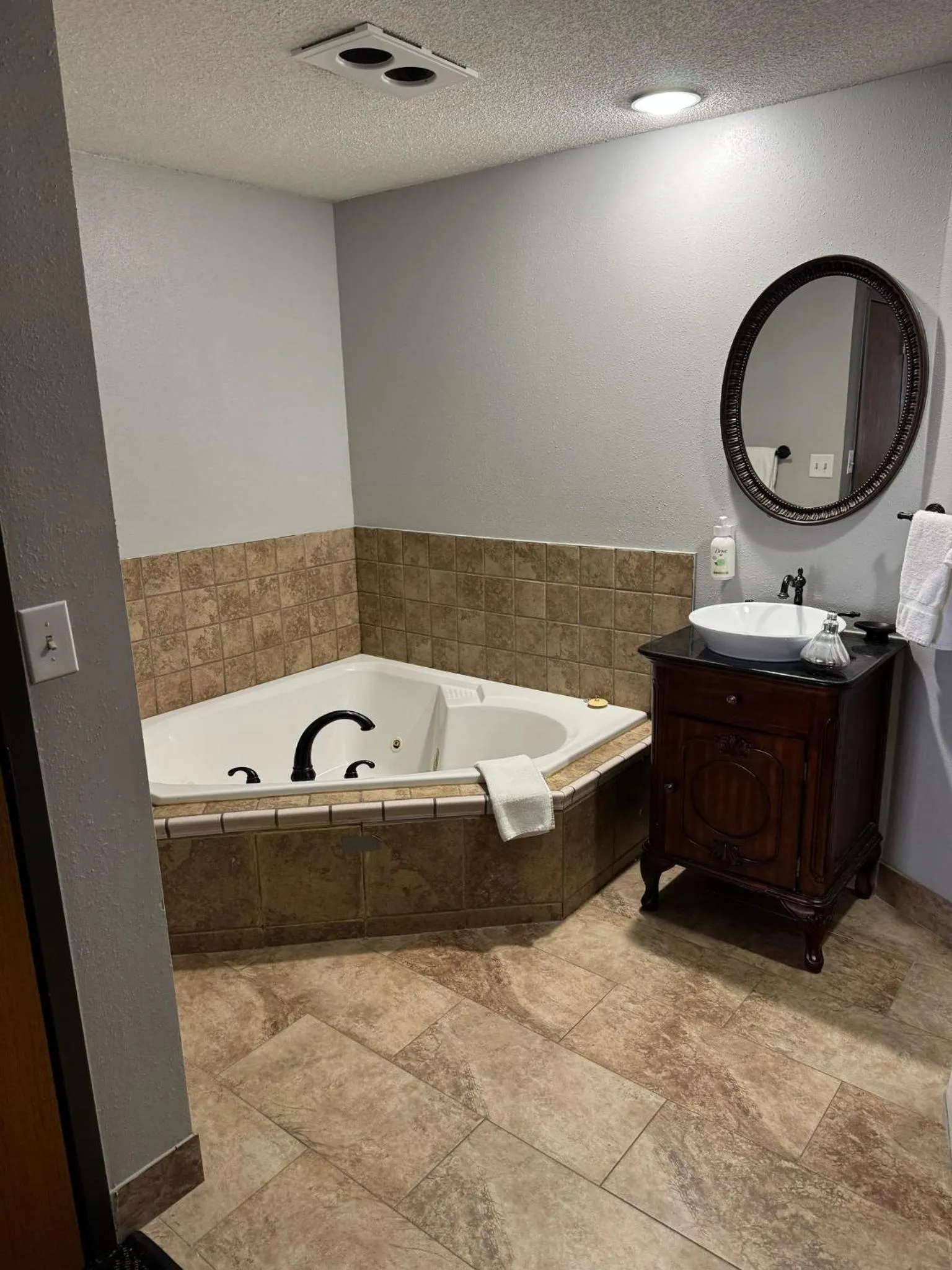 Greenlight Inn & Suites St James