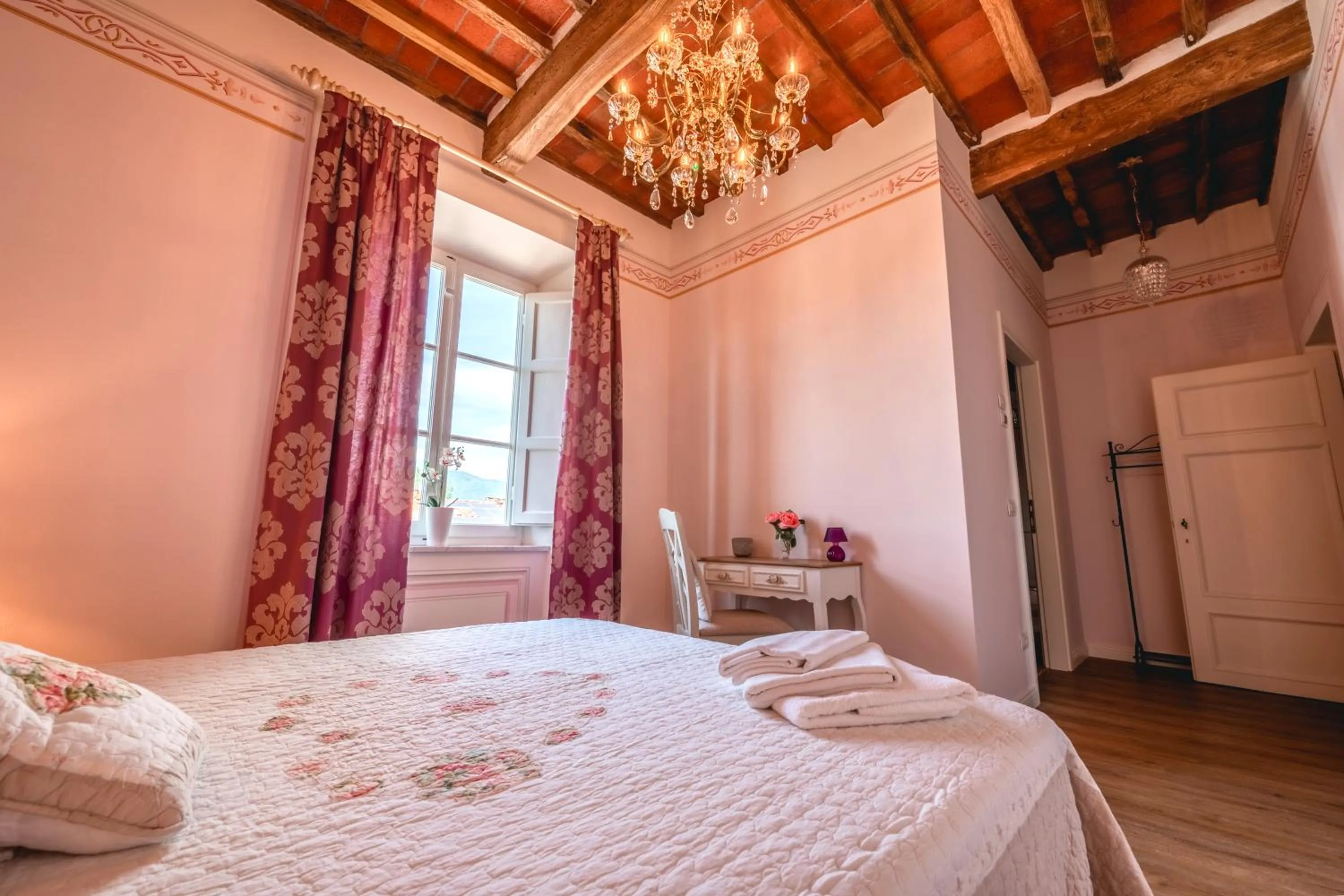 Photo of the whole room, Bed in Villa La Preziosa