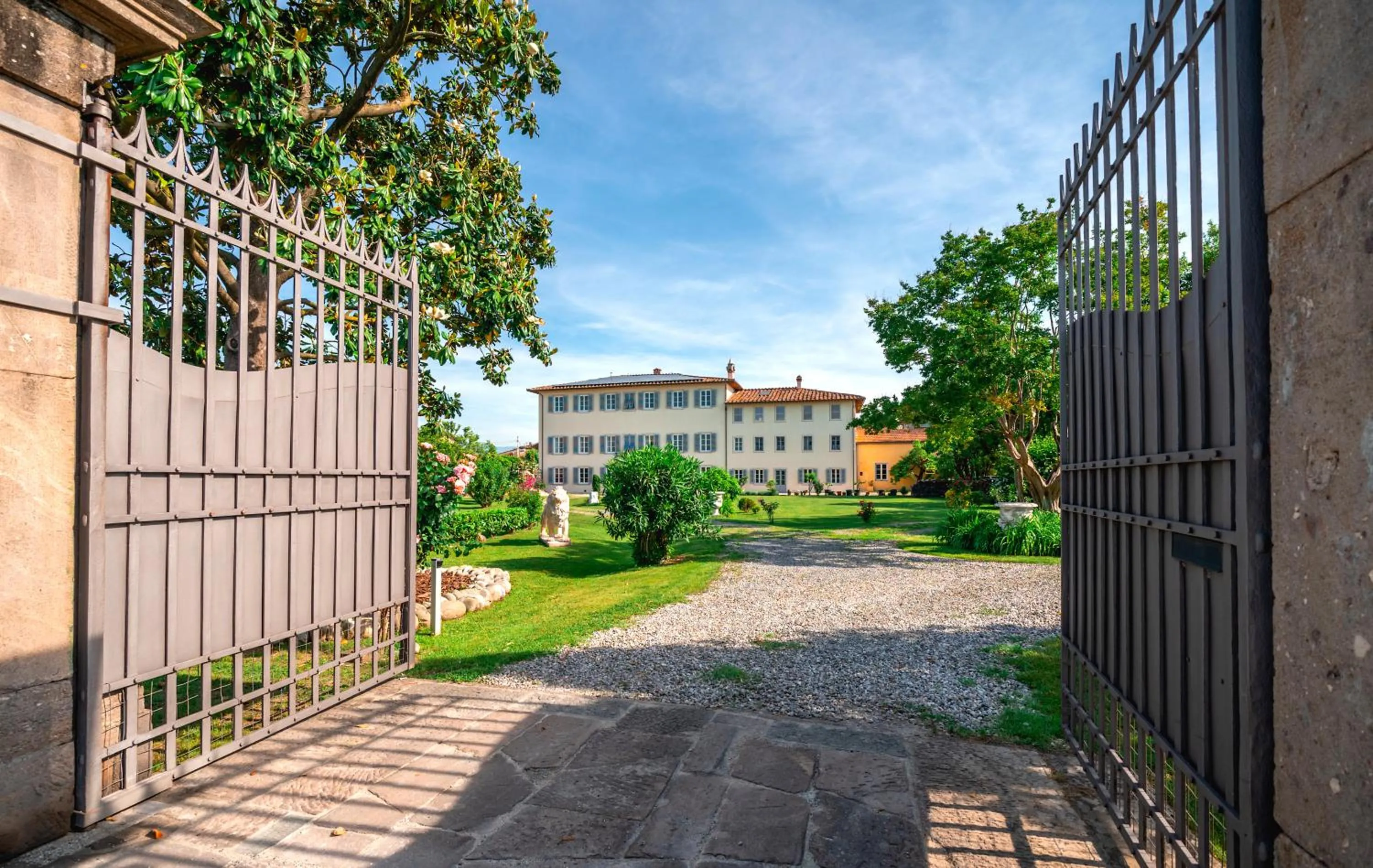 Inner courtyard view in Villa La Preziosa