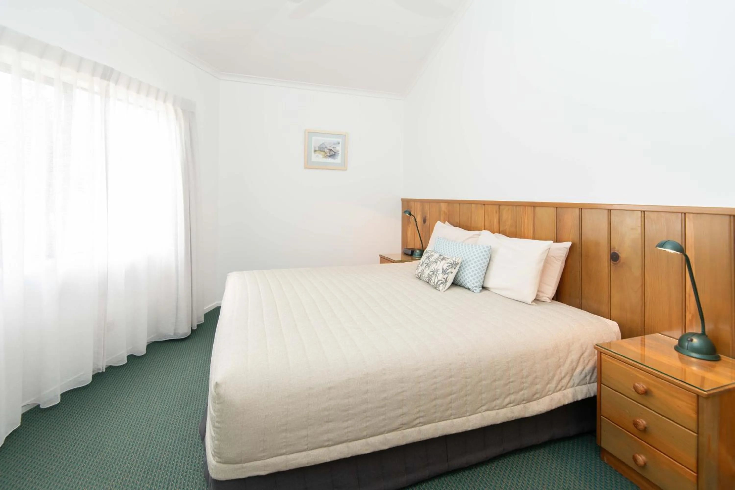 Bedroom, Bed in Ocean Breeze Cottages