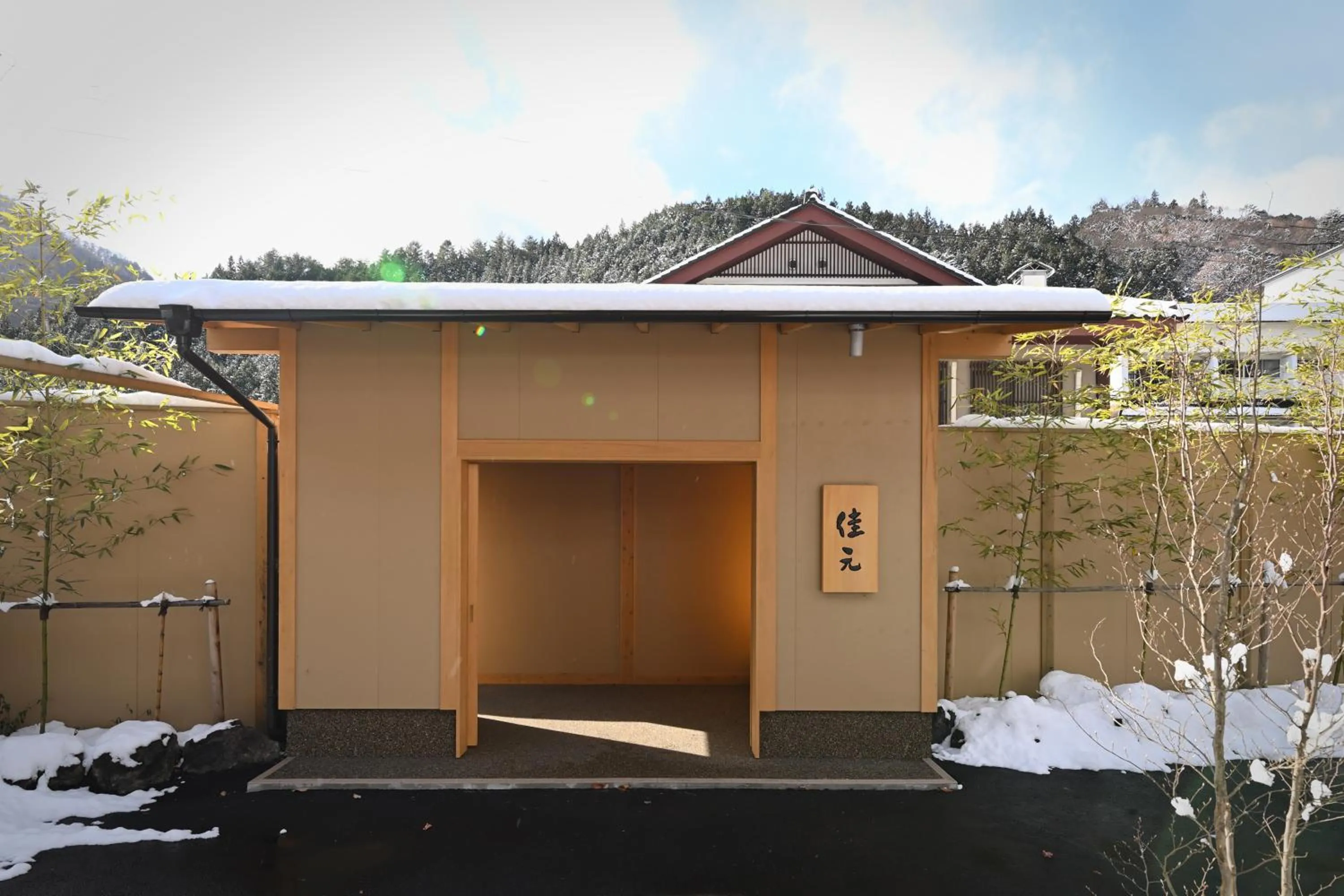 Property building in Shima Onsen Yoshimoto