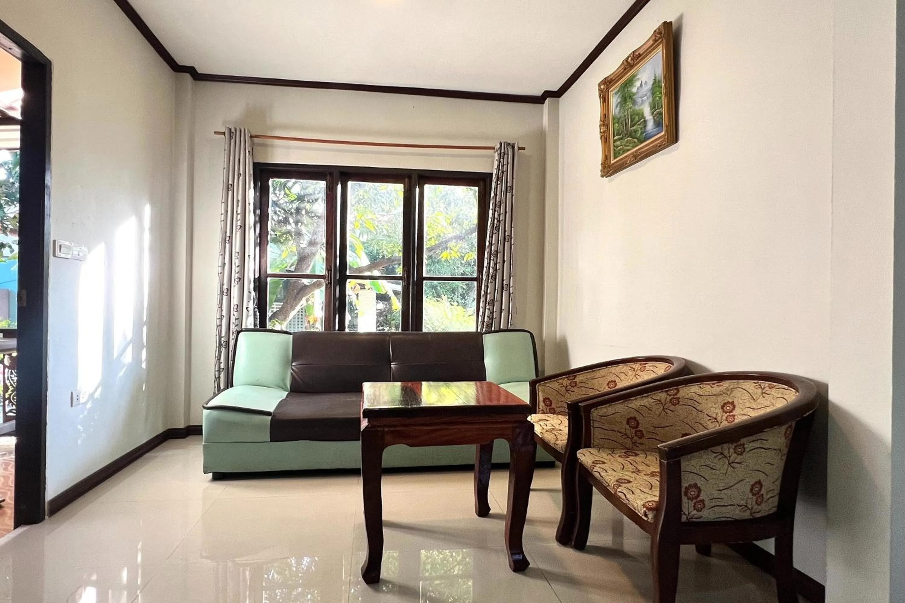 Seating area in Saithong Resort