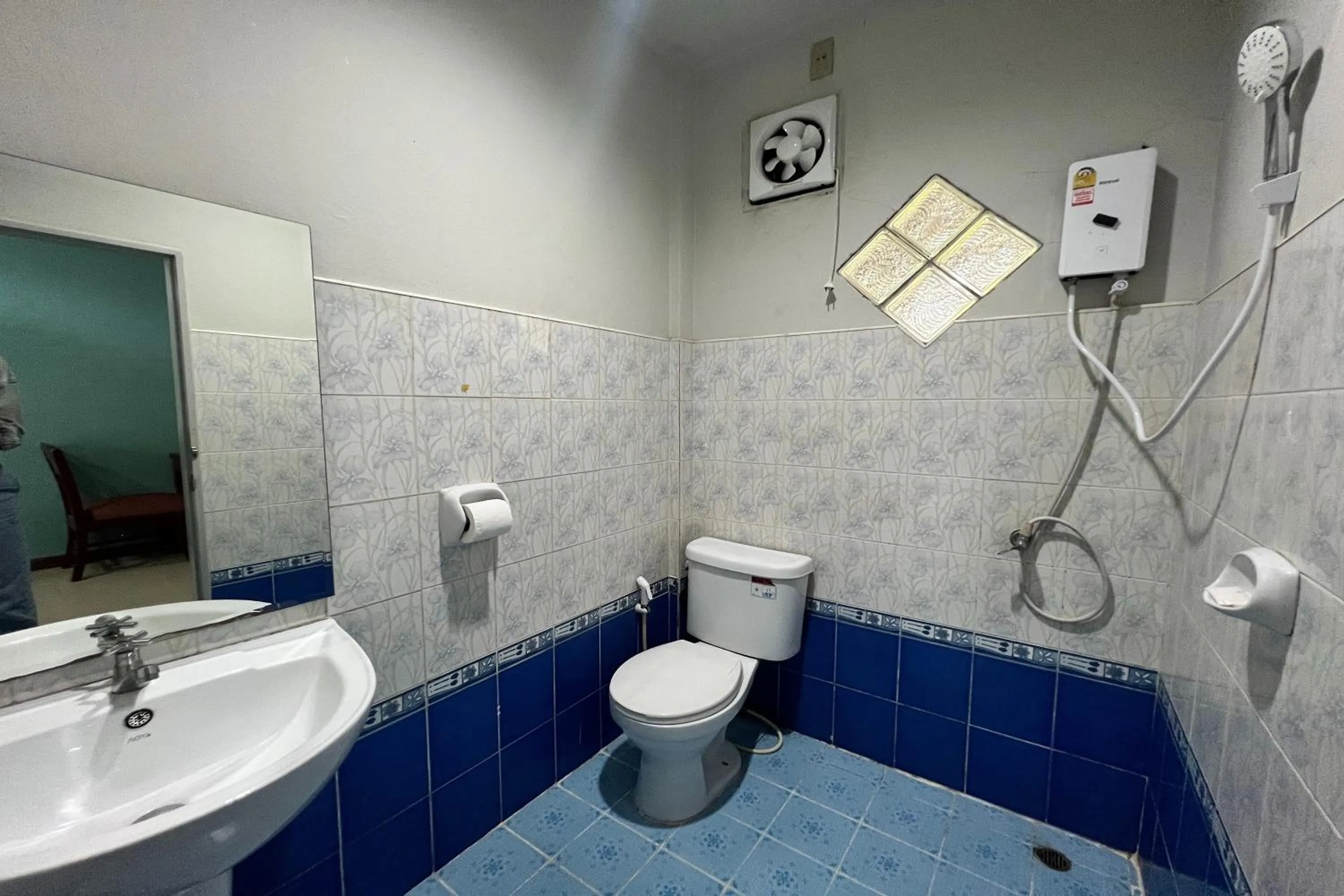 Shower in Saithong Resort