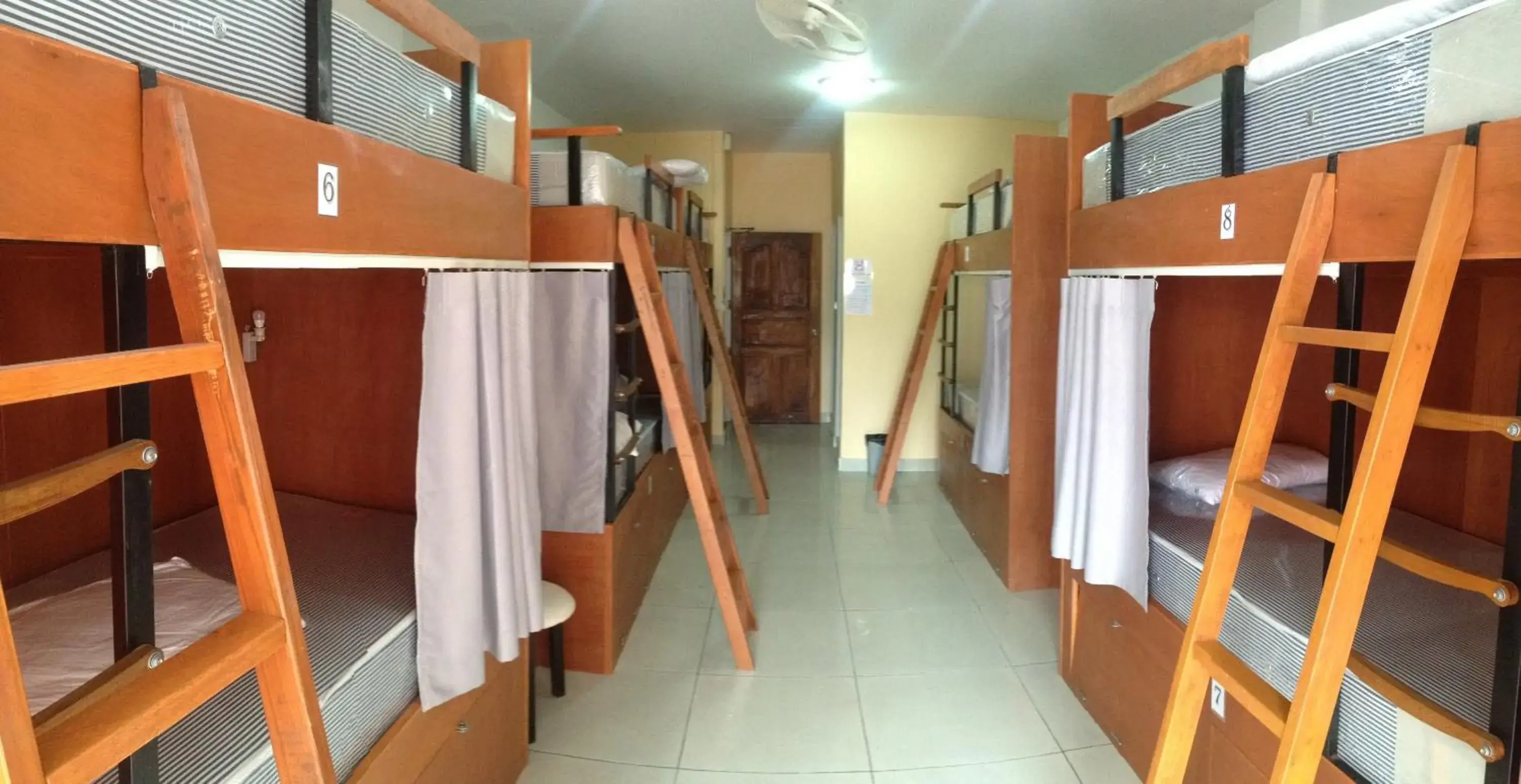 Bed in 10-Bed Mixed Dormitory Room in Jomtien Hostel Bed in 10-Bed Mixed Dormitory Room in Jomtien Hostel