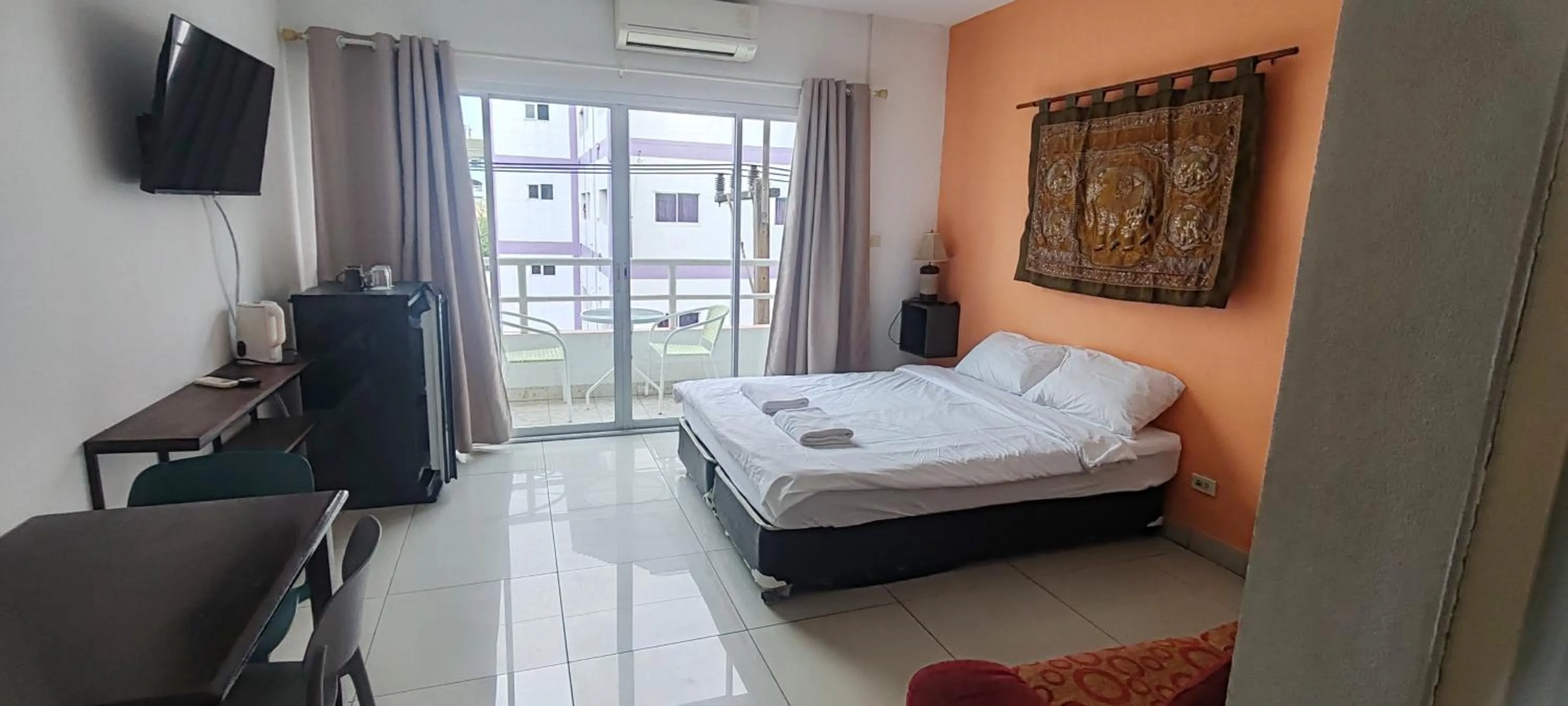 Bedroom, Bed in Jomtien Hostel