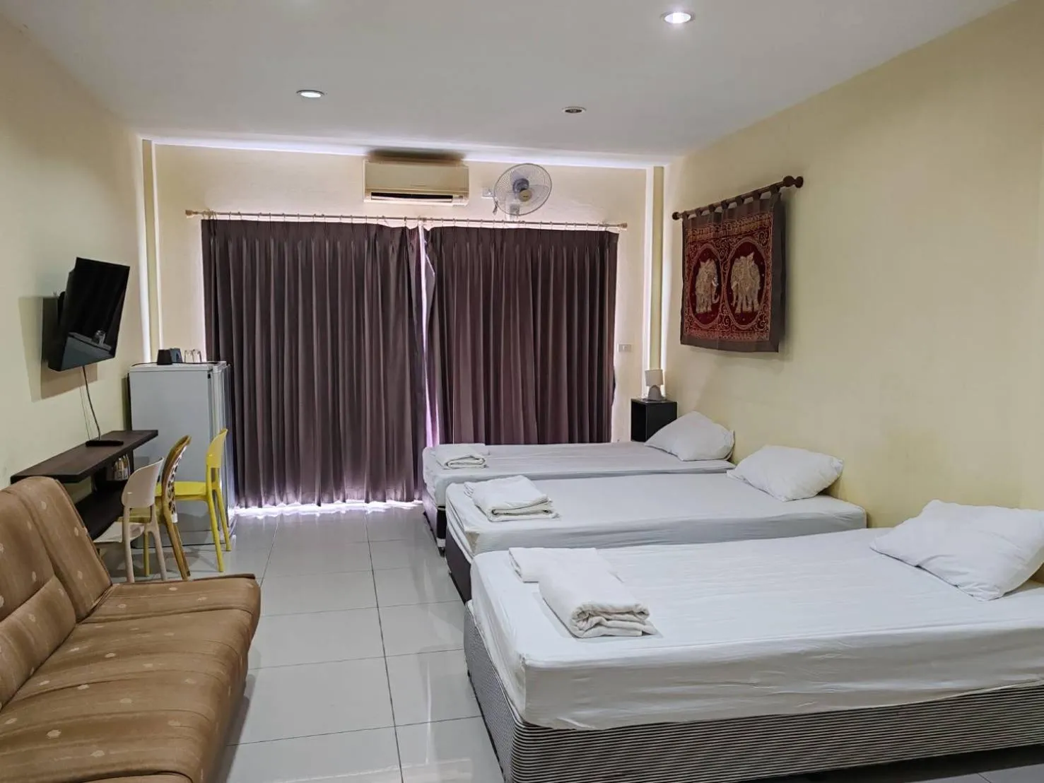 Bedroom, Bed in Jomtien Hostel