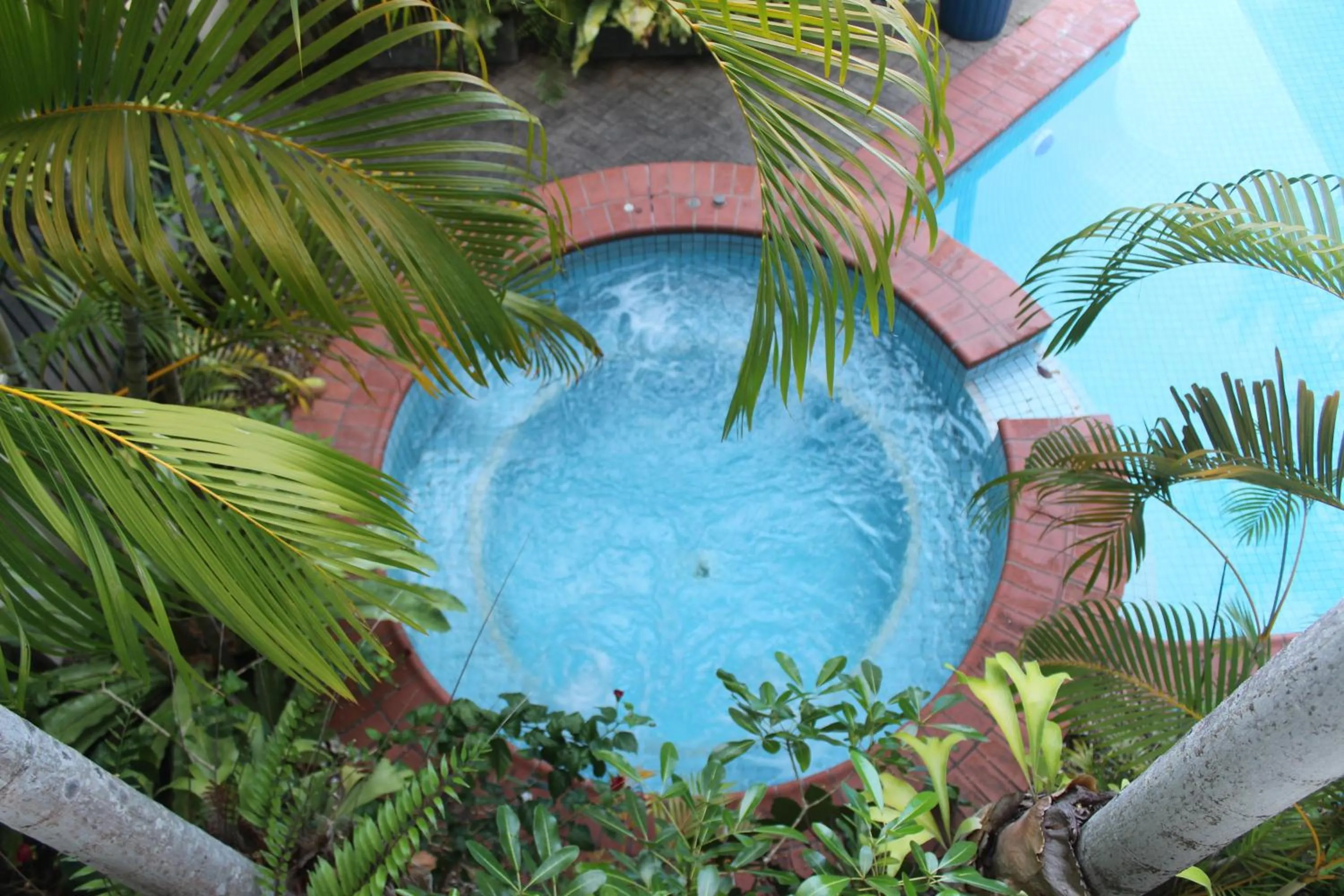 Hot Tub in Crystal Garden Resort & Restaurant