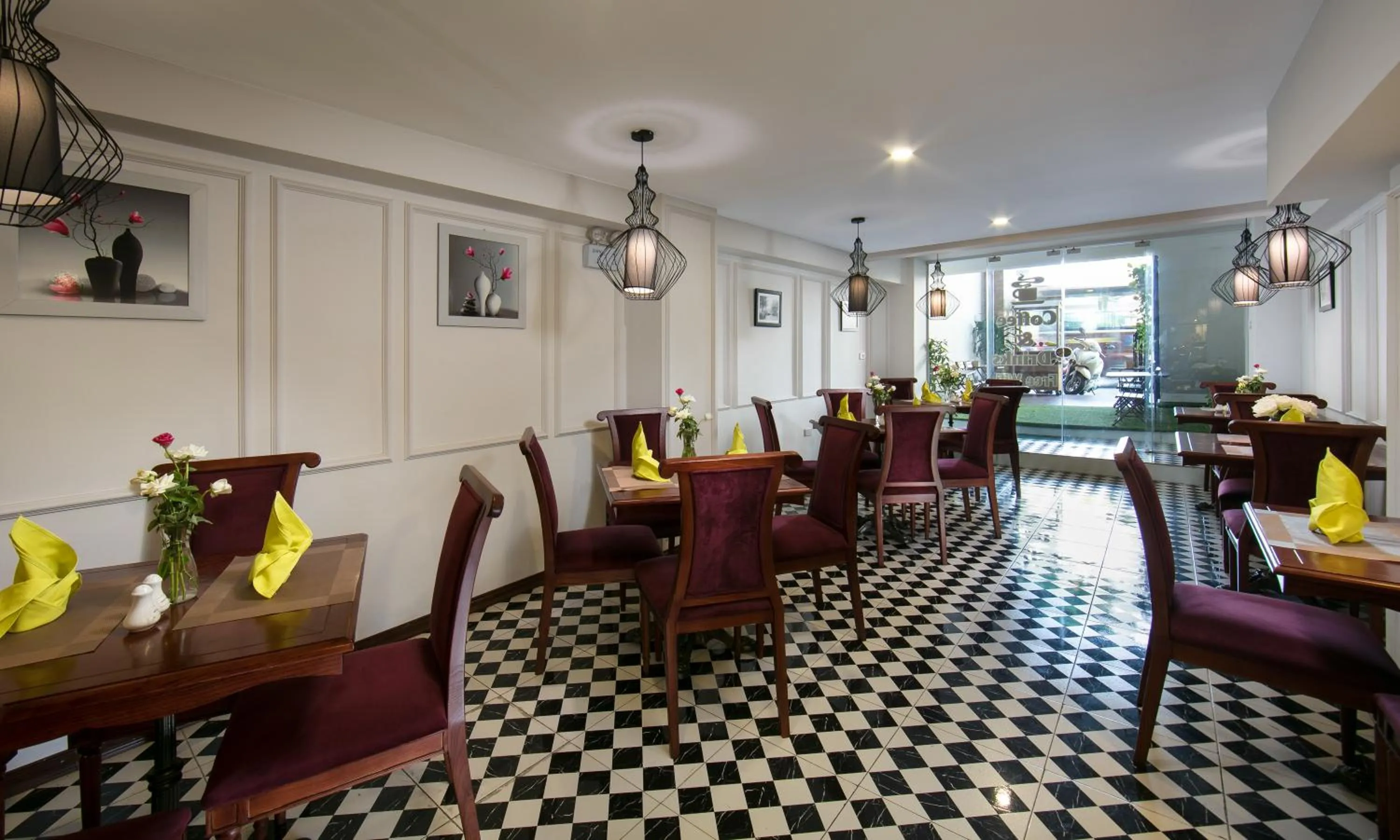 Restaurant/places to eat in Vision Premier Hotel & Spa