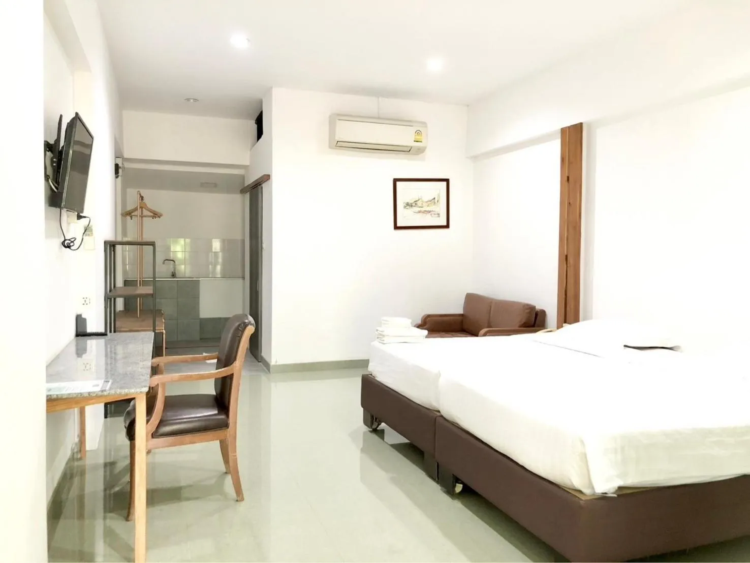 Bed in Dad D Resort by Lopburi Inn Resort