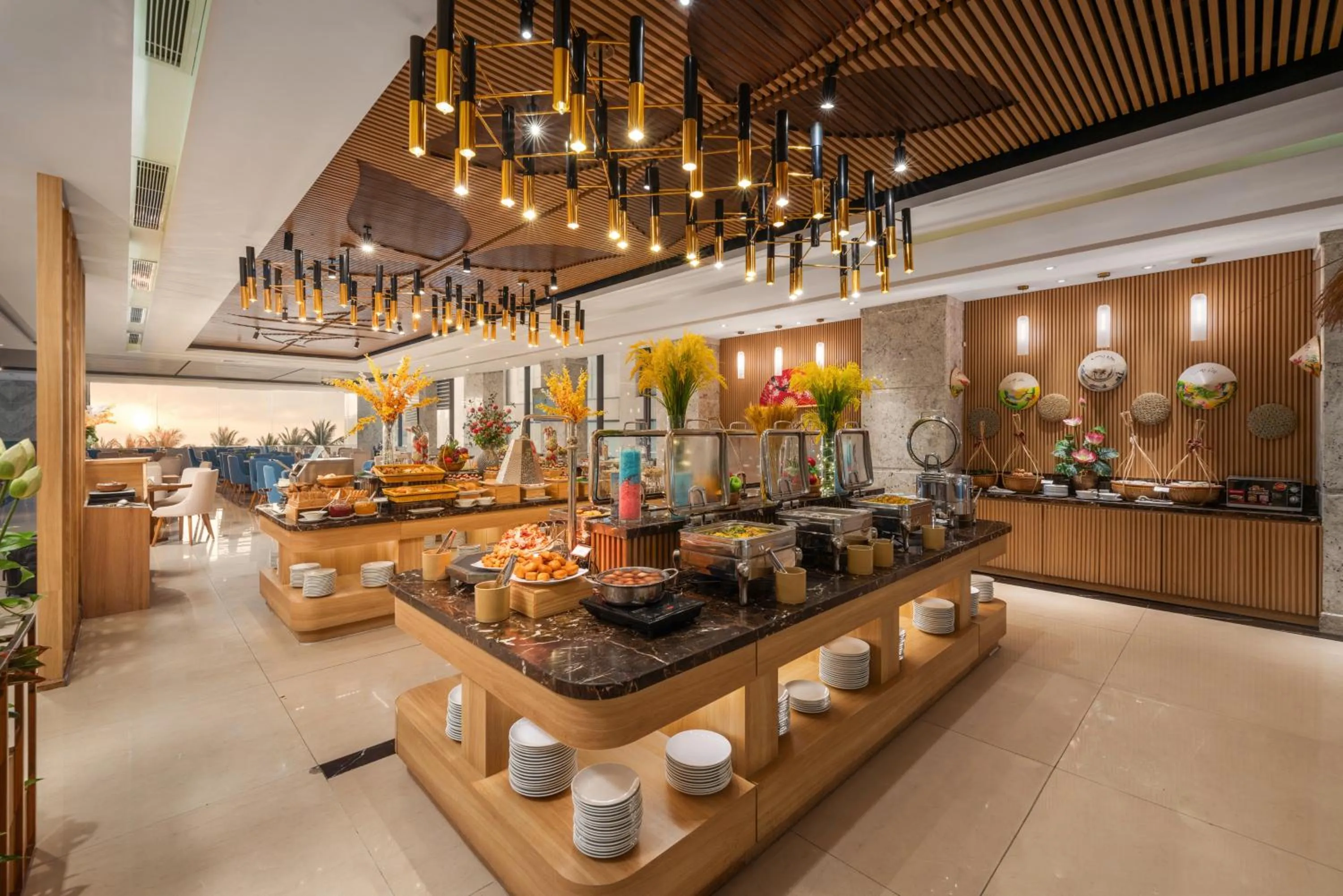 Restaurant/places to eat in Canvas Danang Beach Hotel