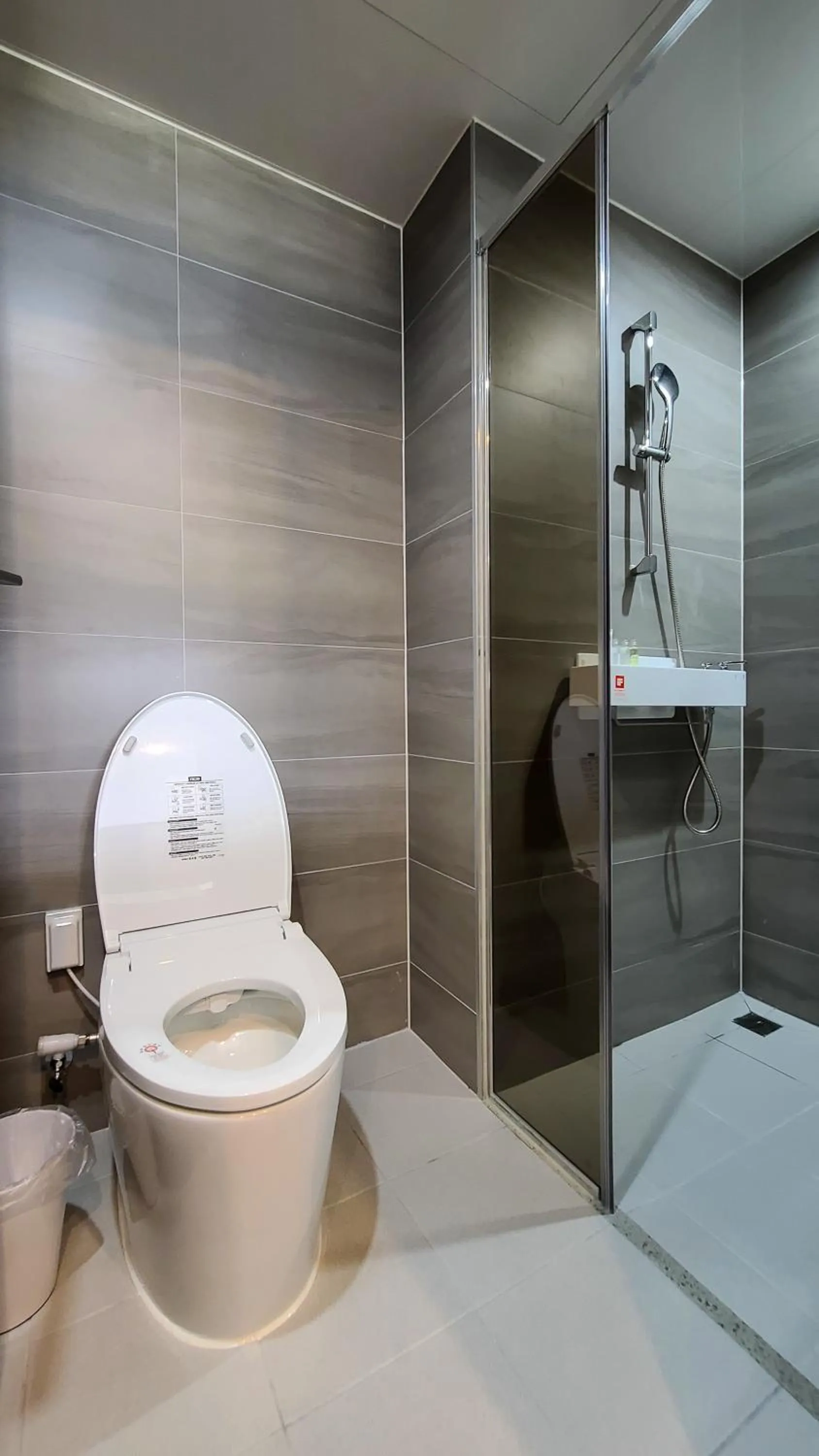 Shower in Hotel Ohevday