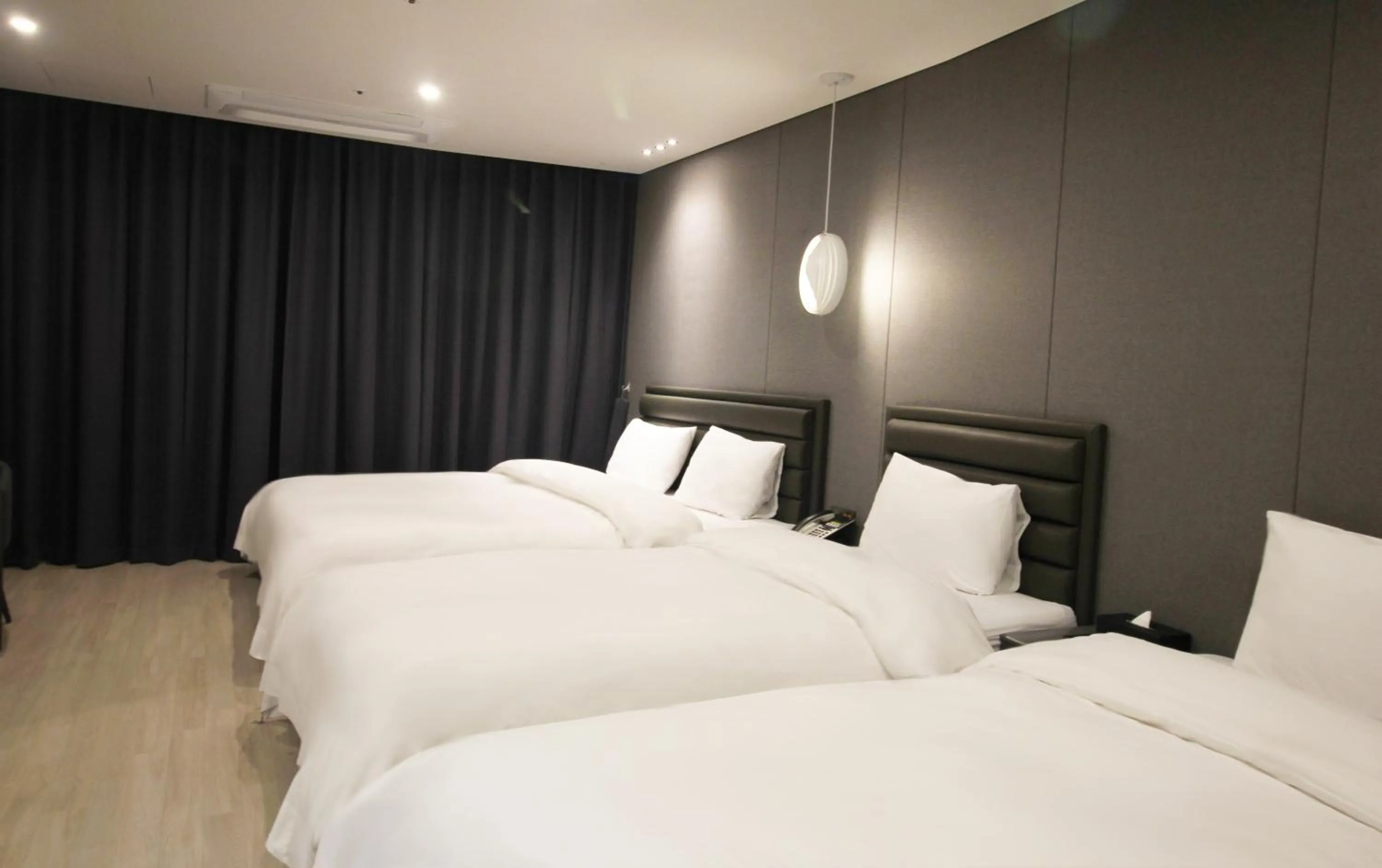 Bed in Hotel Ohevday