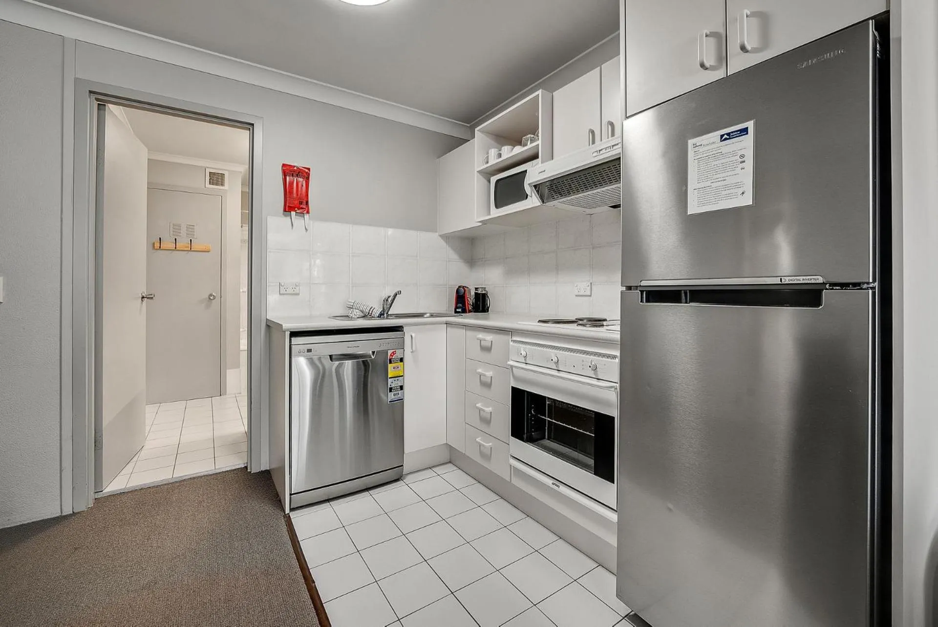 Horizons 201 - Lake Front Studio l Pool l Tennis Court l Bar l WiFi