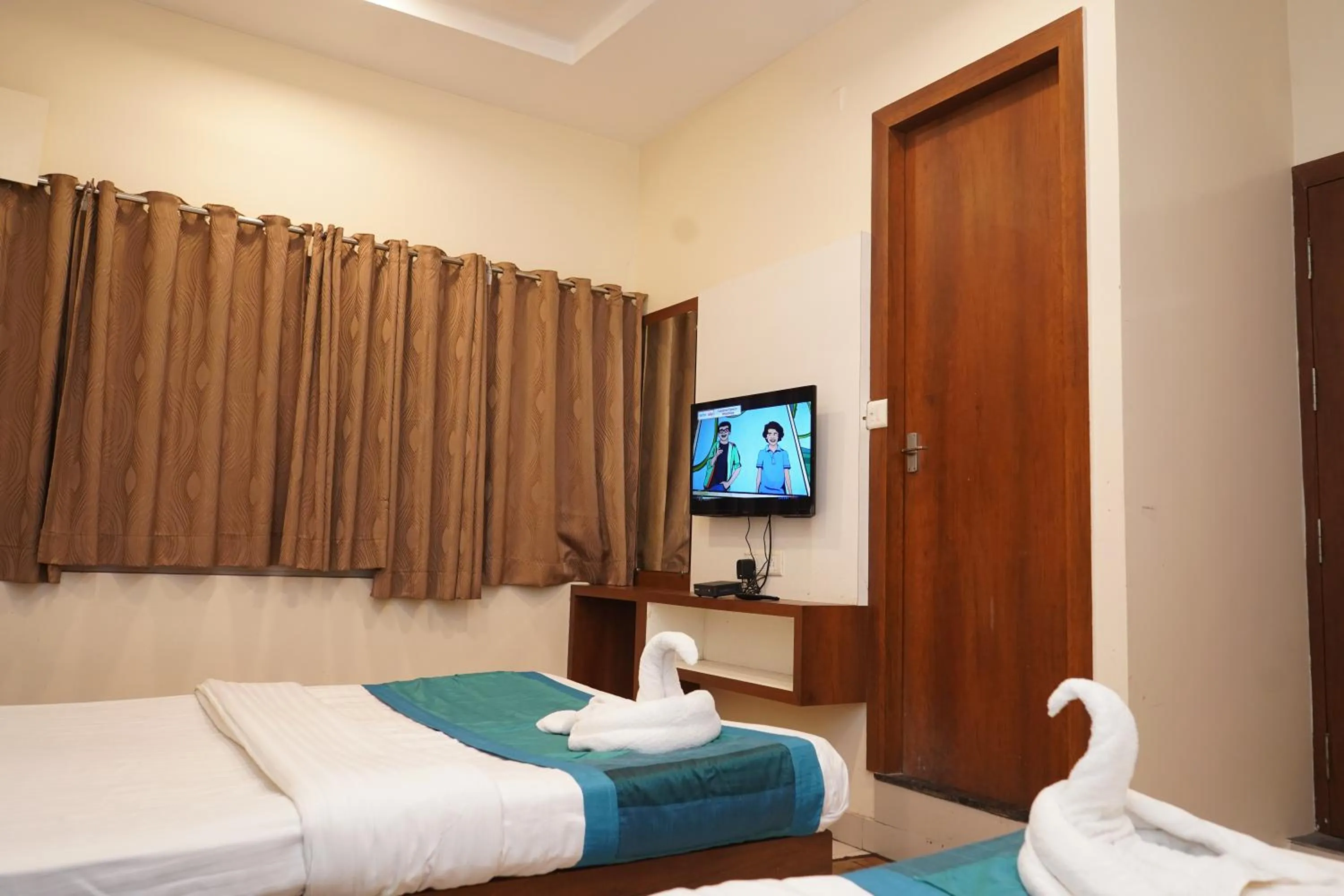 Bedroom, Bed in Hotel Satyug