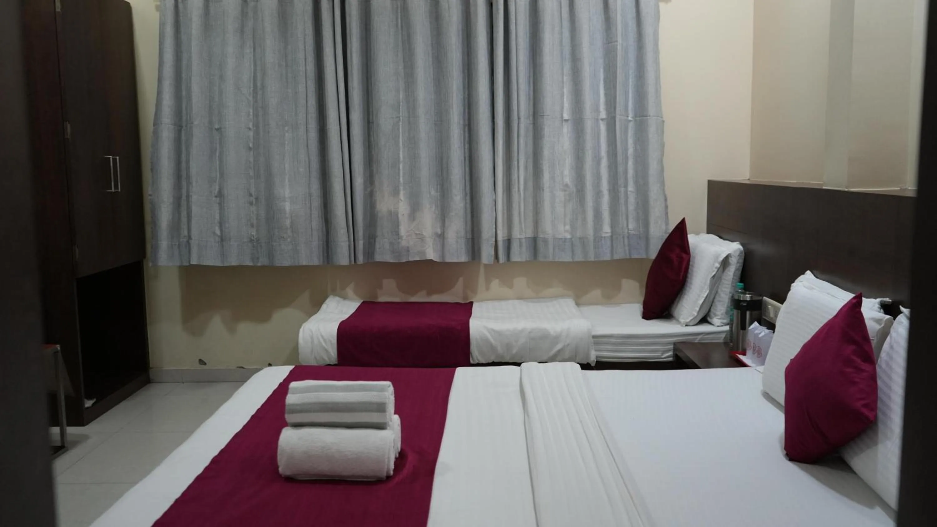 Bedroom, Bed in Hotel Satyug