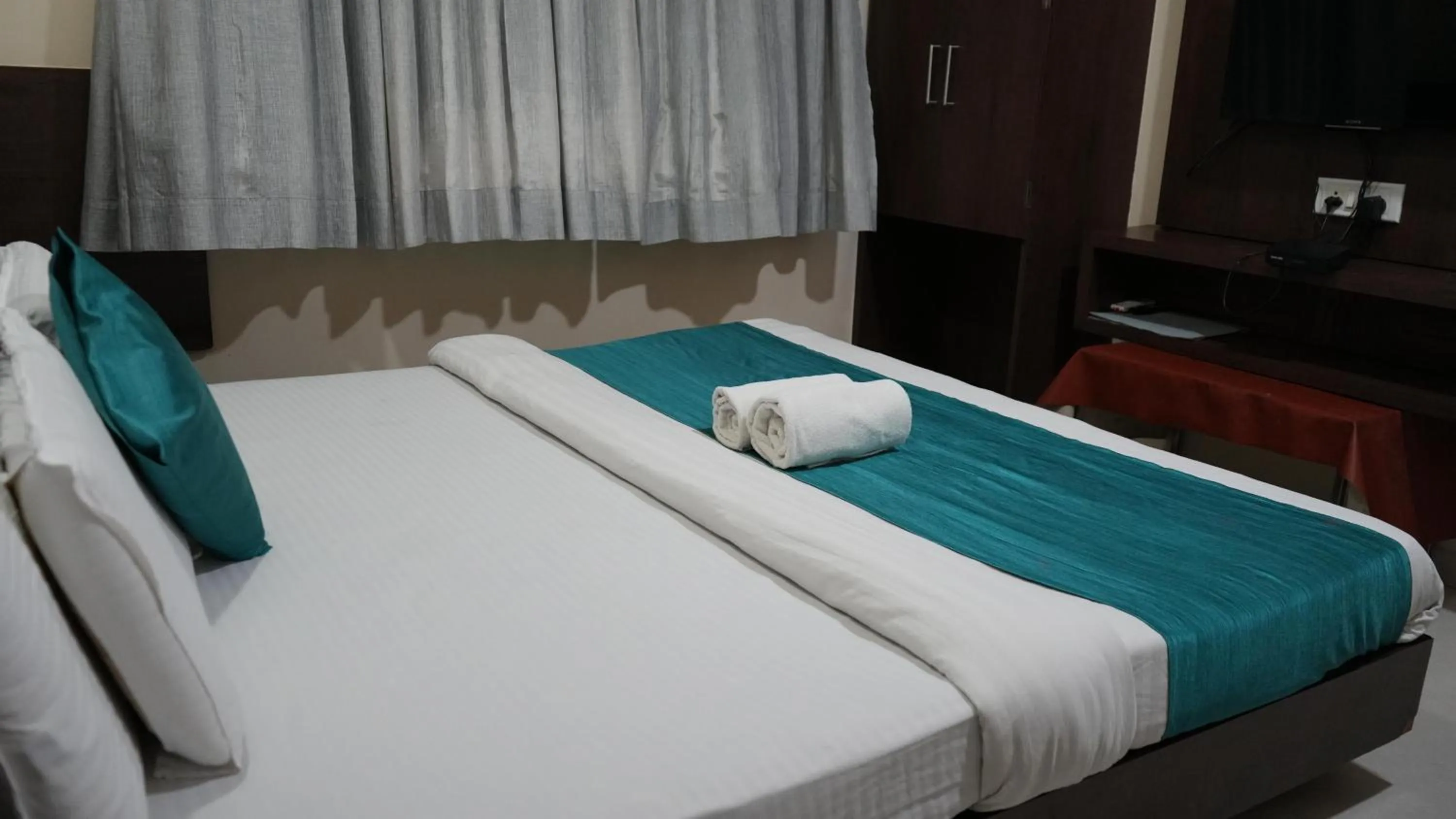 Bedroom, Bed in Hotel Satyug