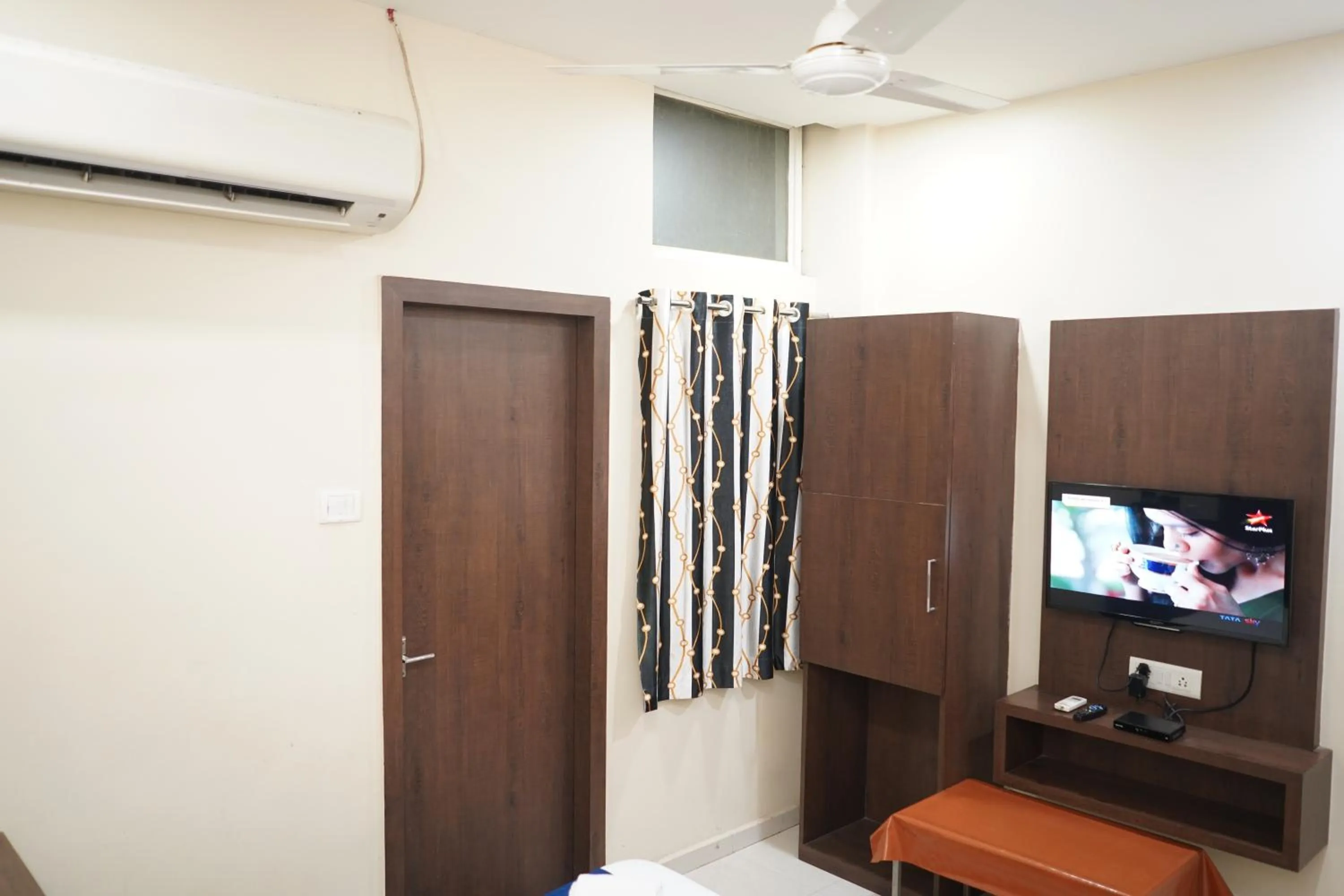 TV and multimedia in Hotel Satyug