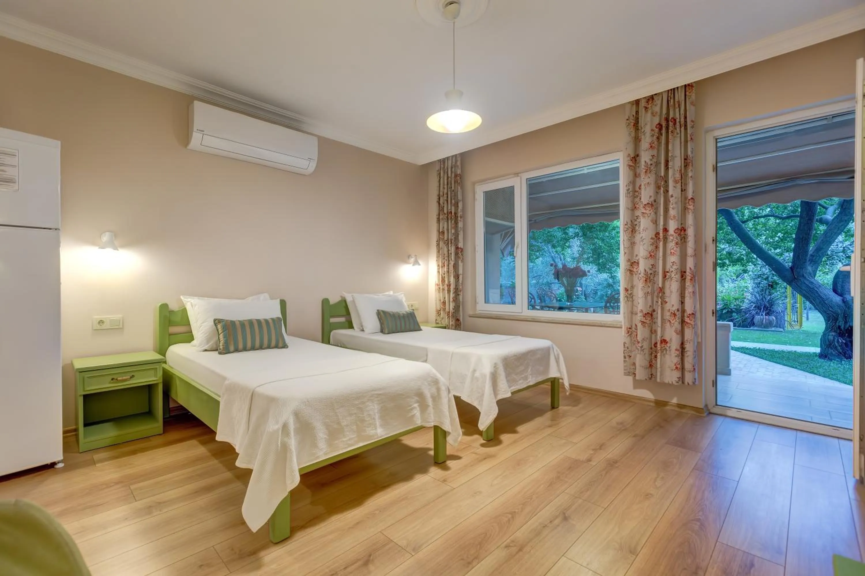 Photo of the whole room, Bed in Gurel Garden House