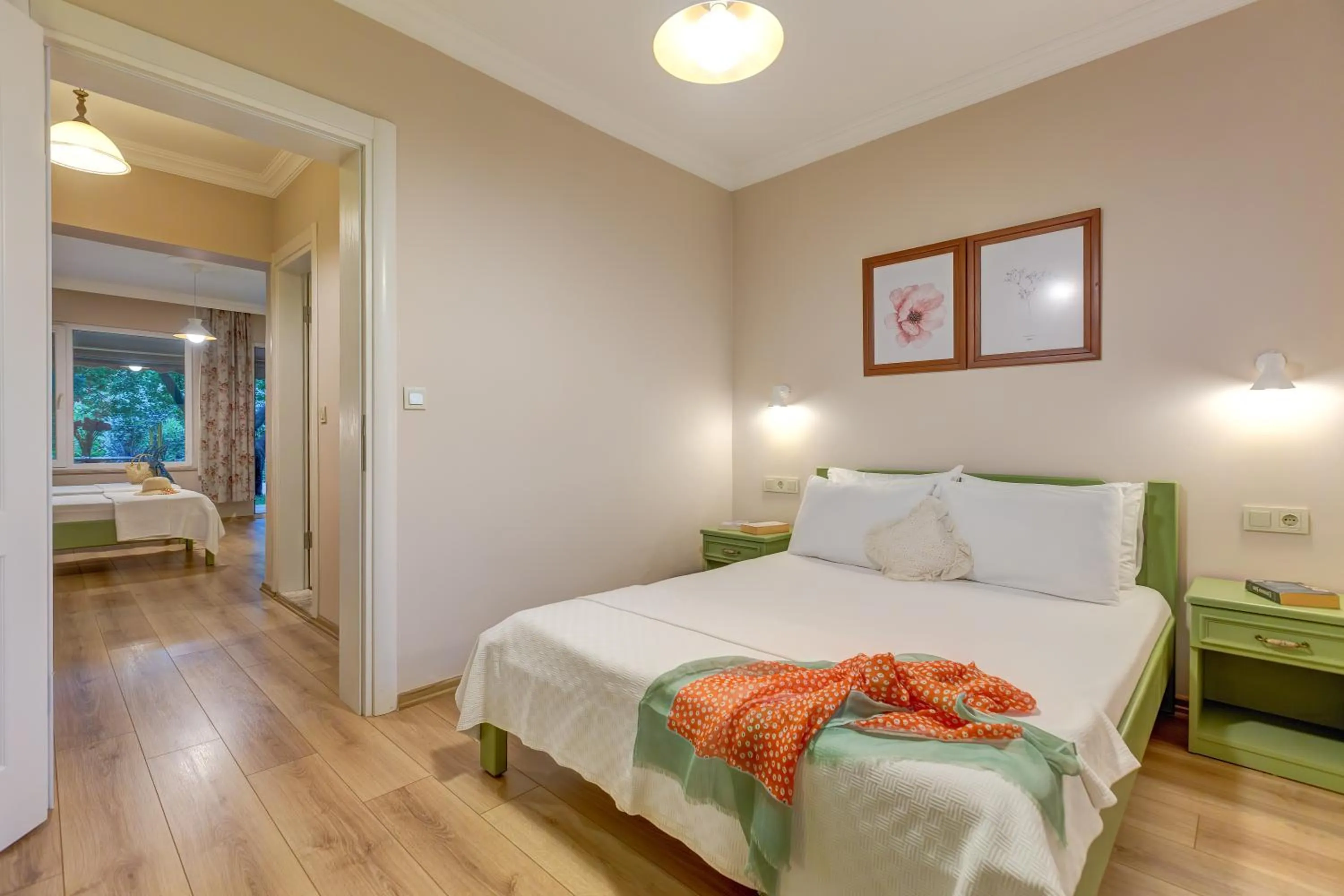 Photo of the whole room, Bed in Gurel Garden House