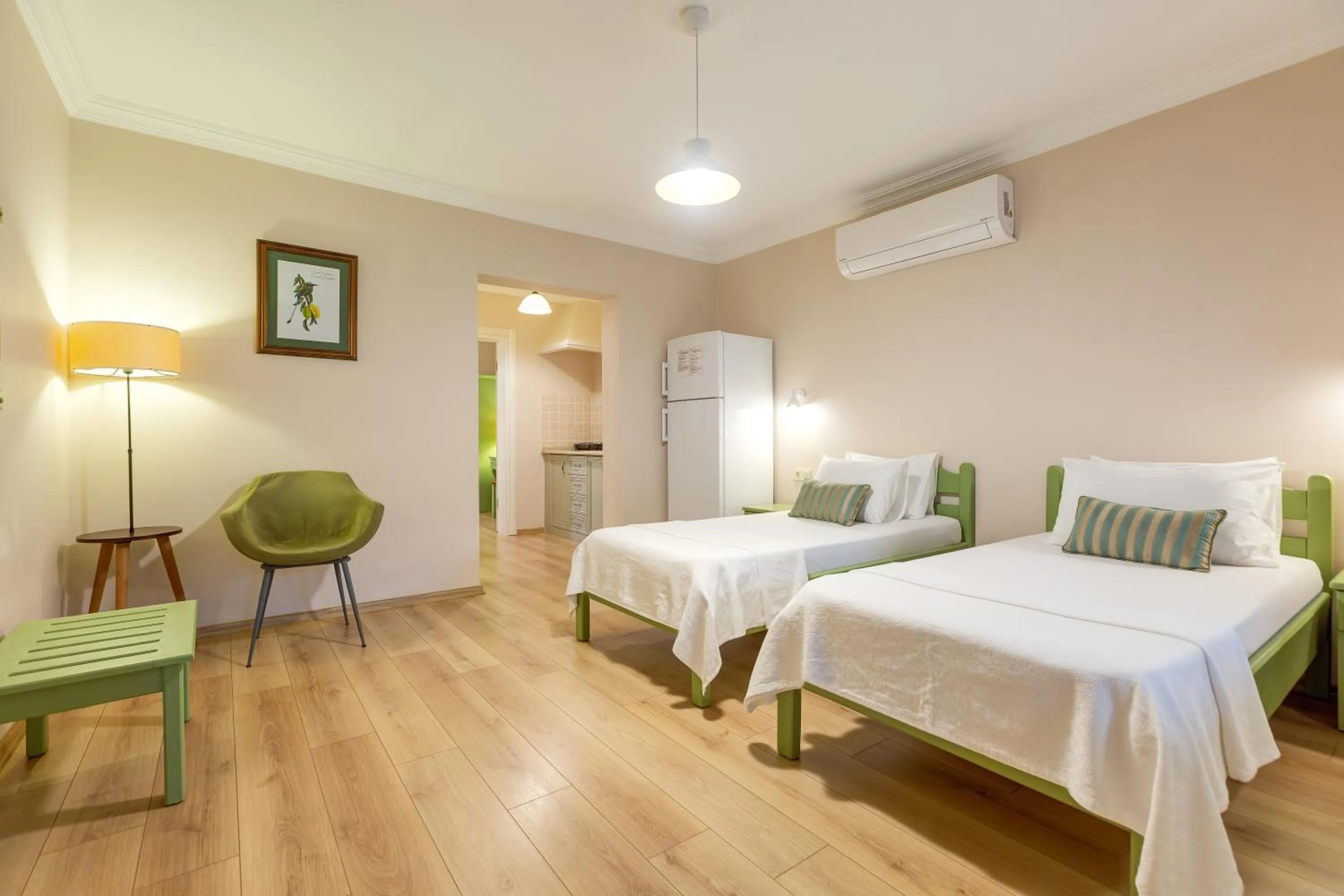 Photo of the whole room, Bed in Gurel Garden House