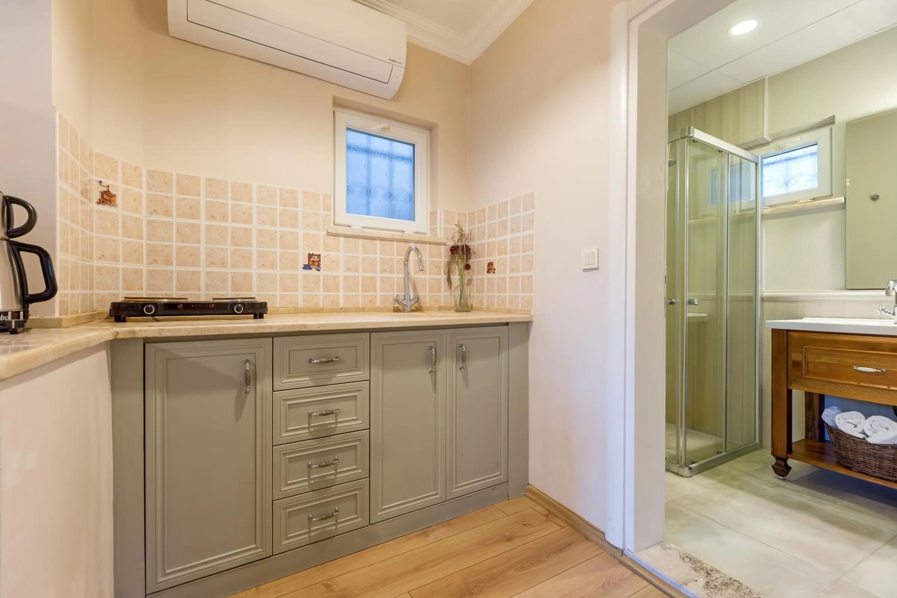 Kitchen or kitchenette in Gurel Garden House