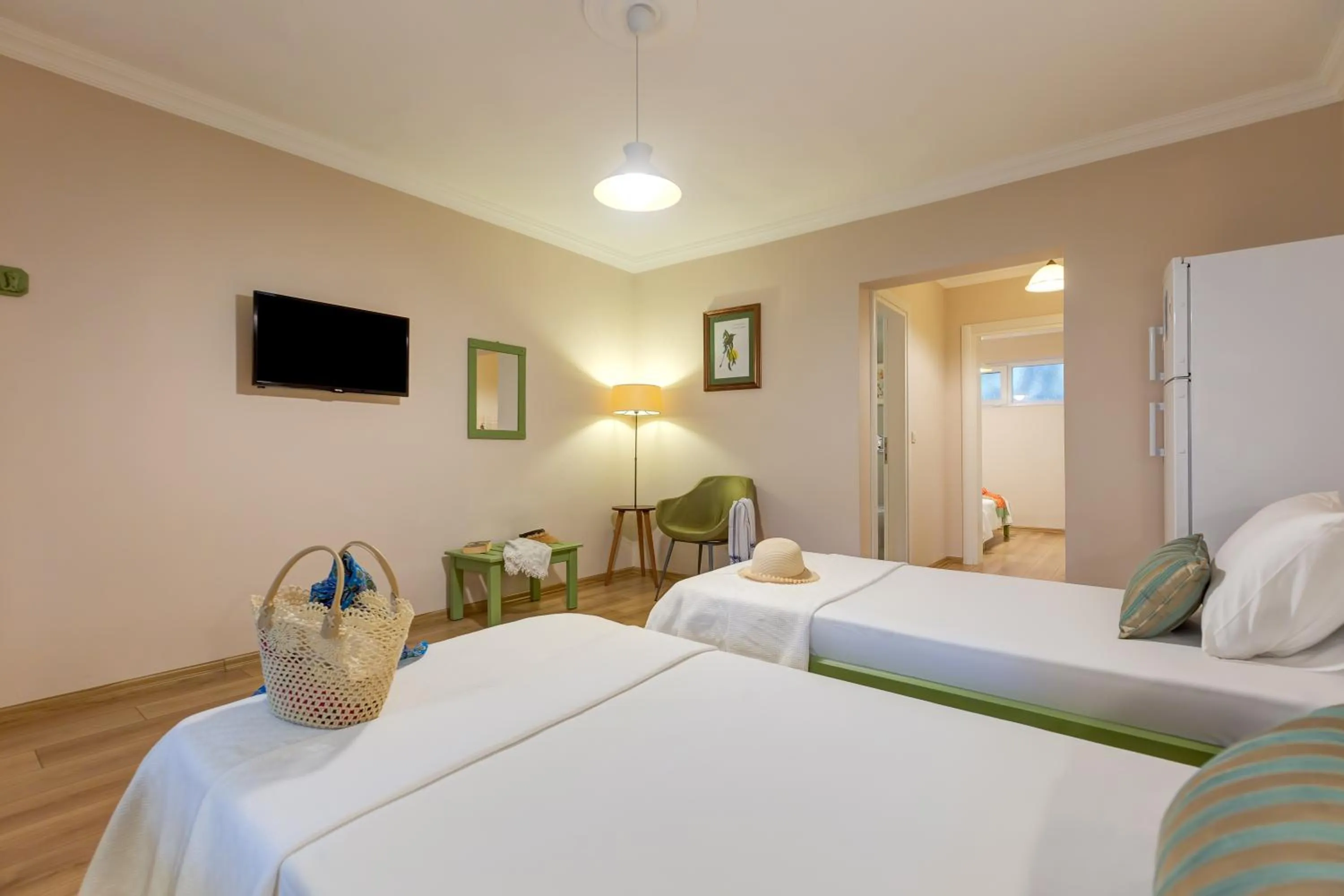 Photo of the whole room, Bed in Gurel Garden House