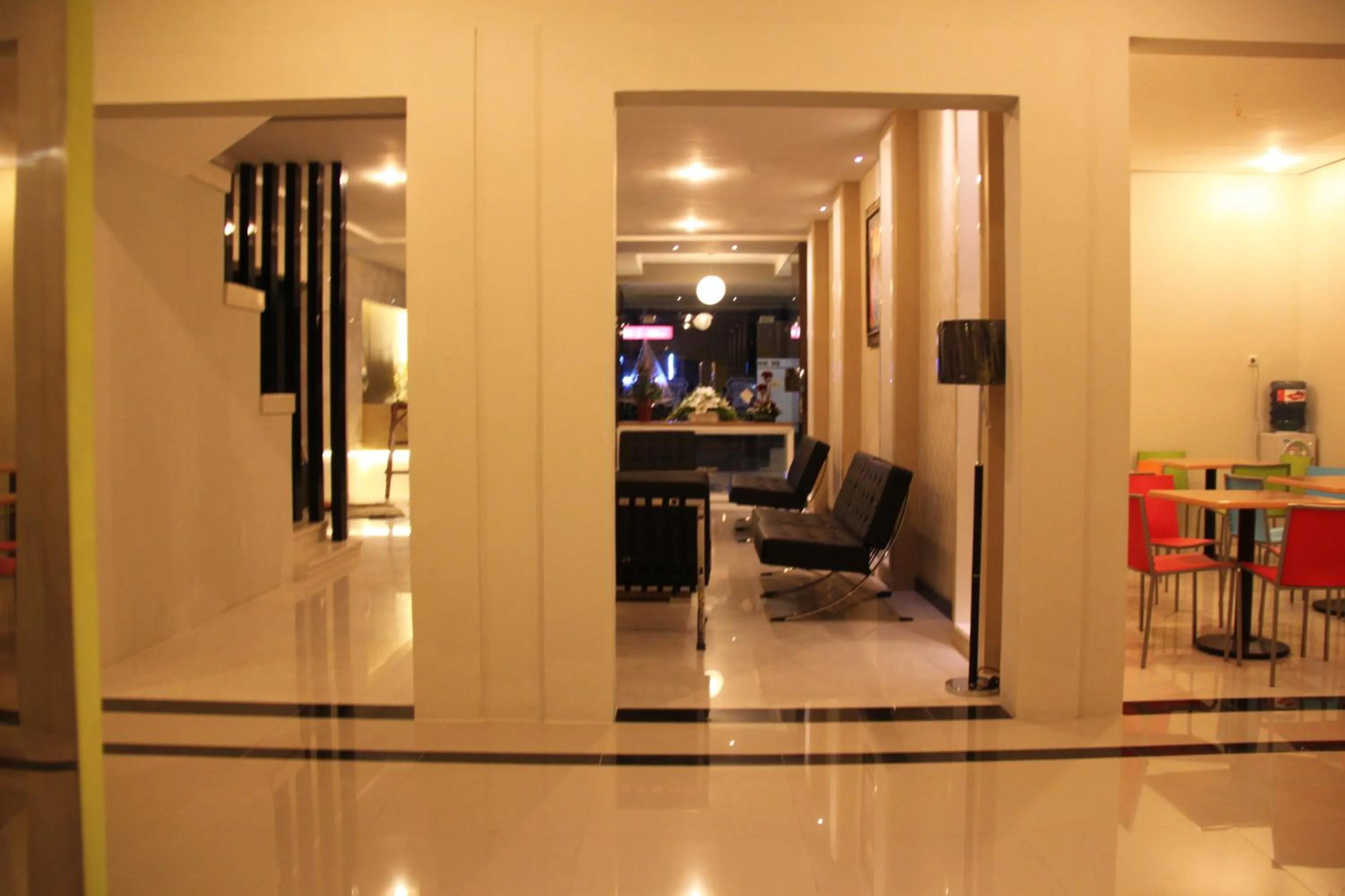 Restaurant/places to eat in SWK 95 Hotel