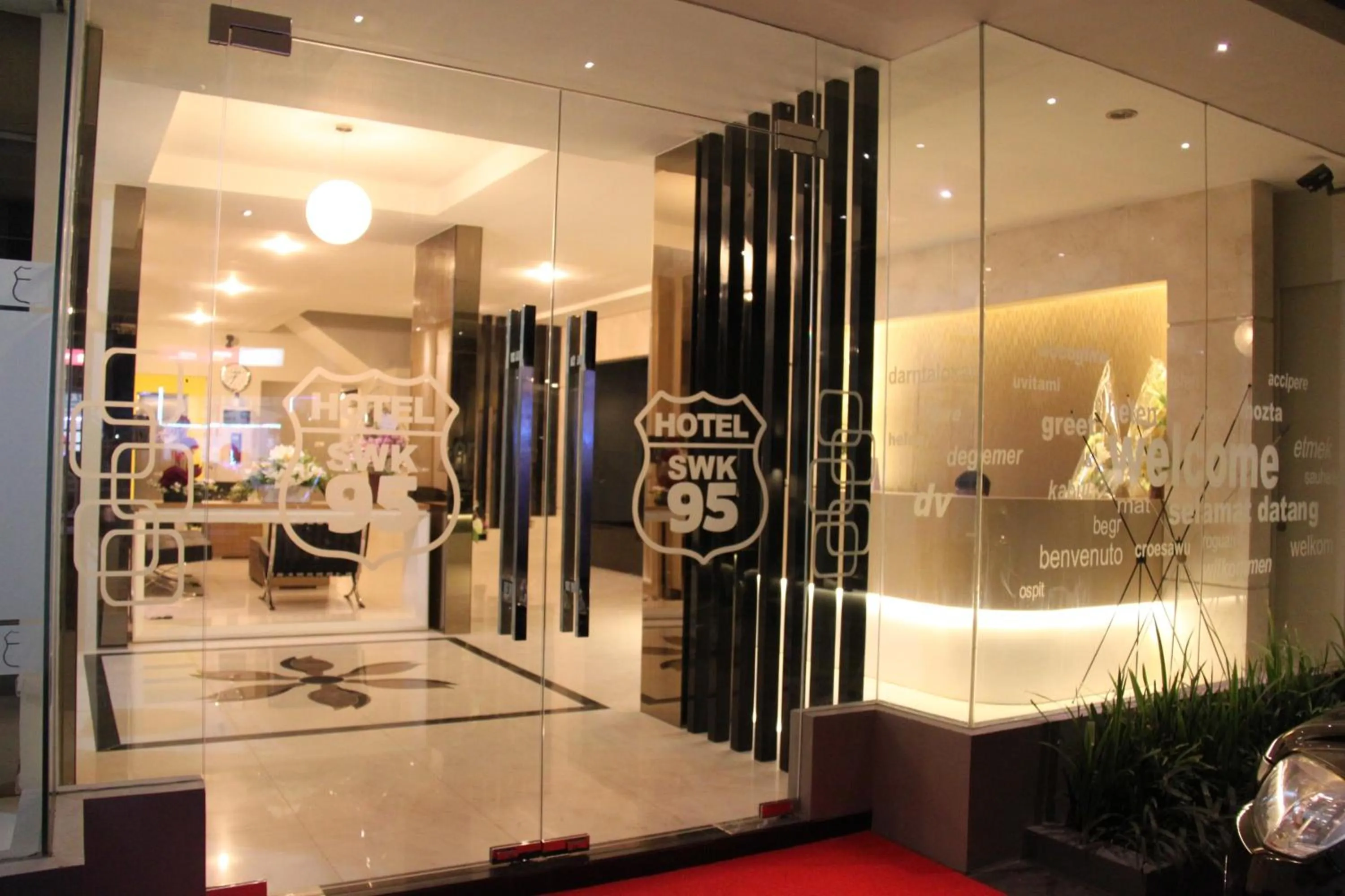 Facade/entrance in SWK 95 Hotel