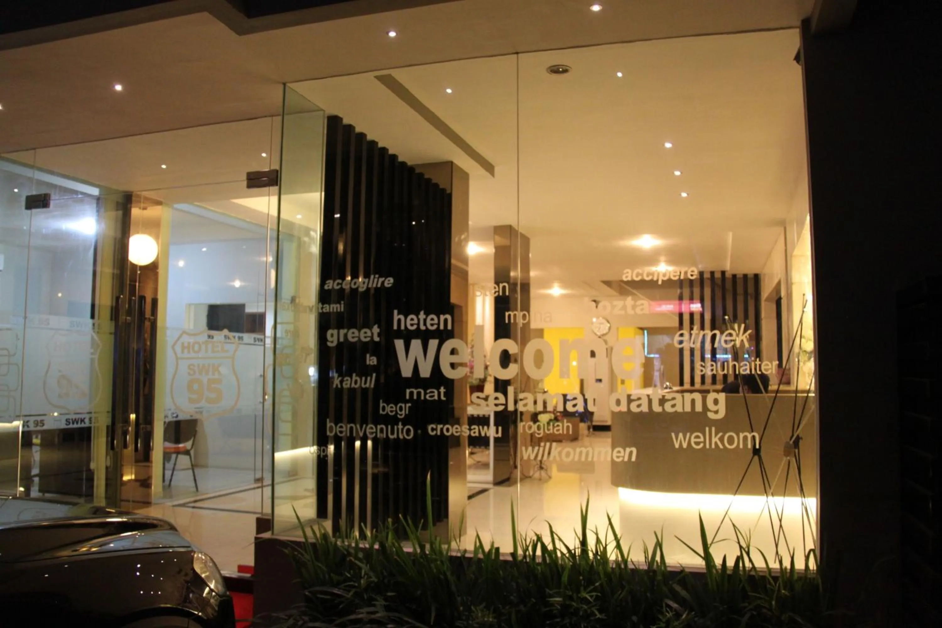 Facade/entrance in SWK 95 Hotel