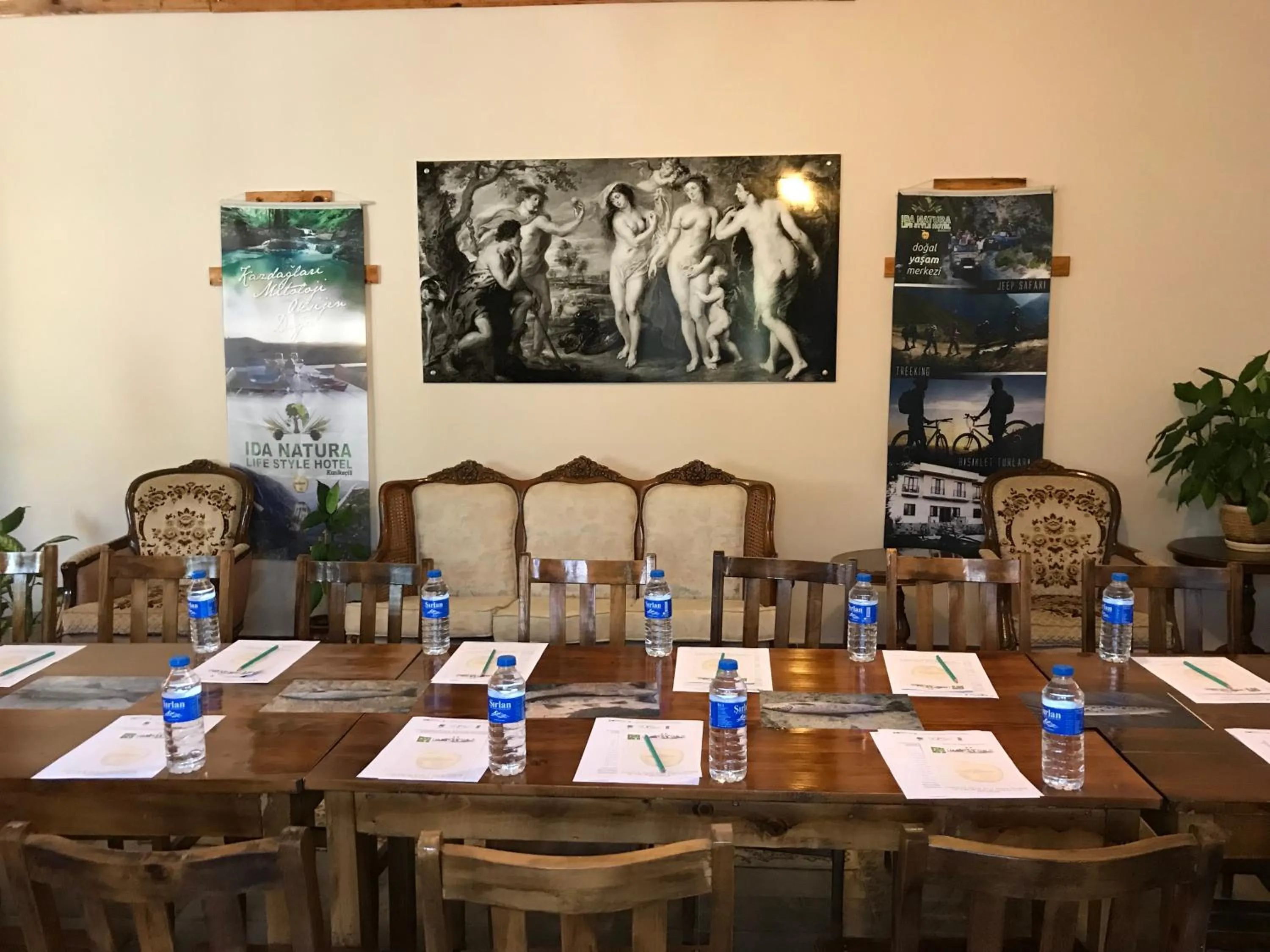 Communal lounge/ TV room in Kazdaglari Ida Natura Bungalov Hotel