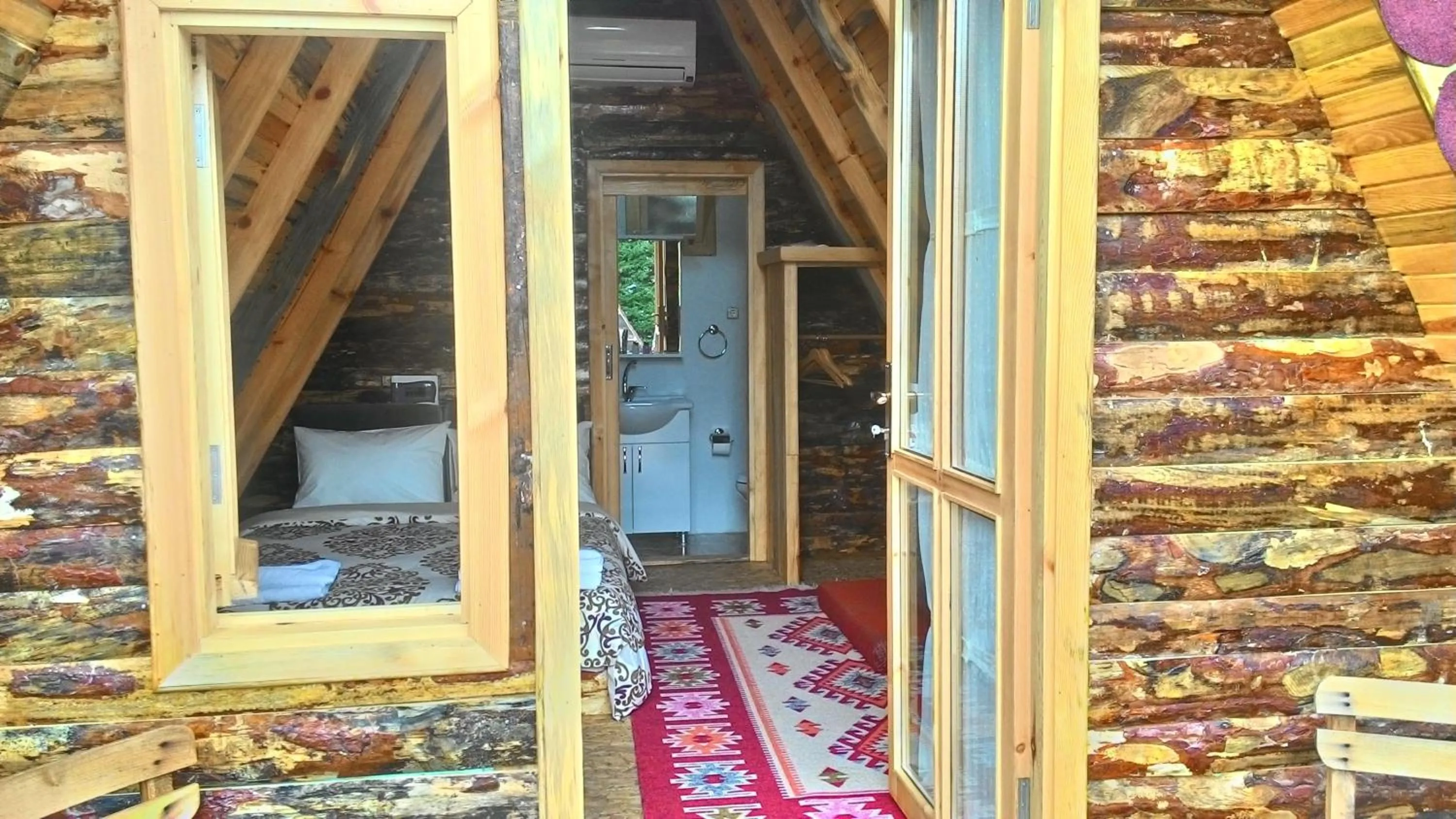 Photo of the whole room in Kazdaglari Ida Natura Bungalov Hotel