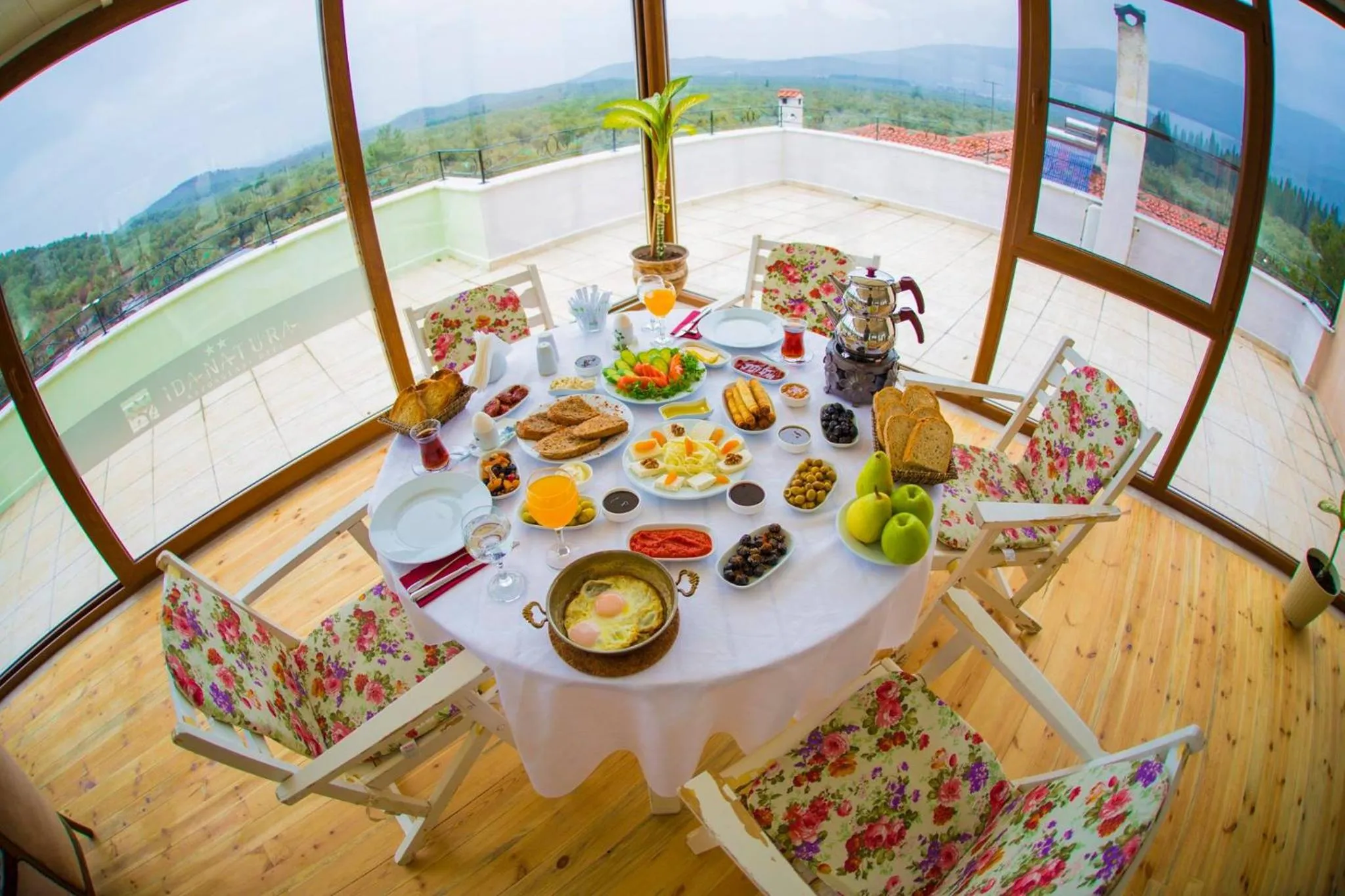 Balcony/Terrace in Kazdaglari Ida Natura Bungalov Hotel