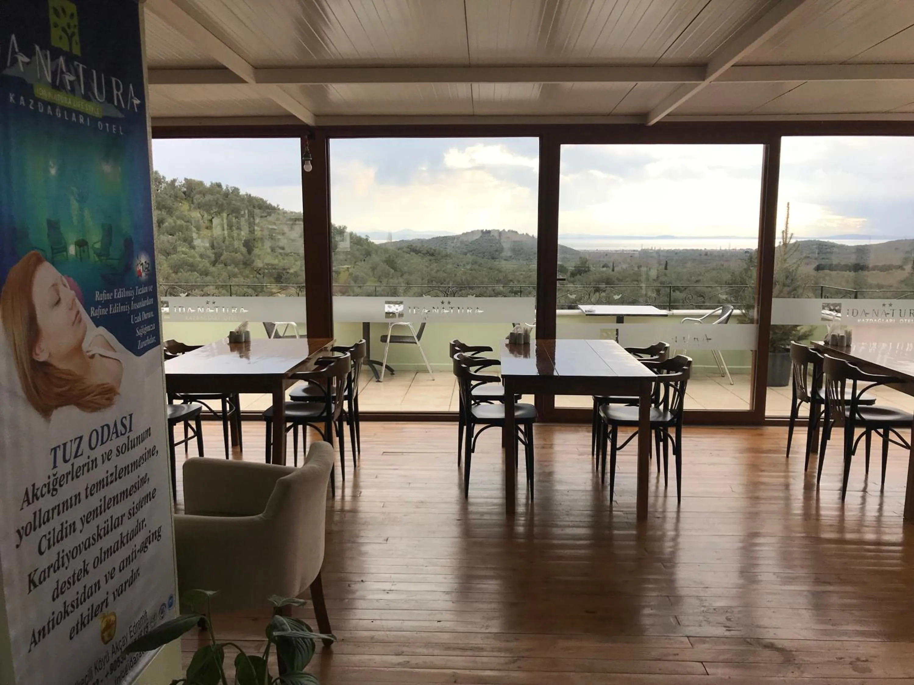 Communal lounge/ TV room in Kazdaglari Ida Natura Bungalov Hotel