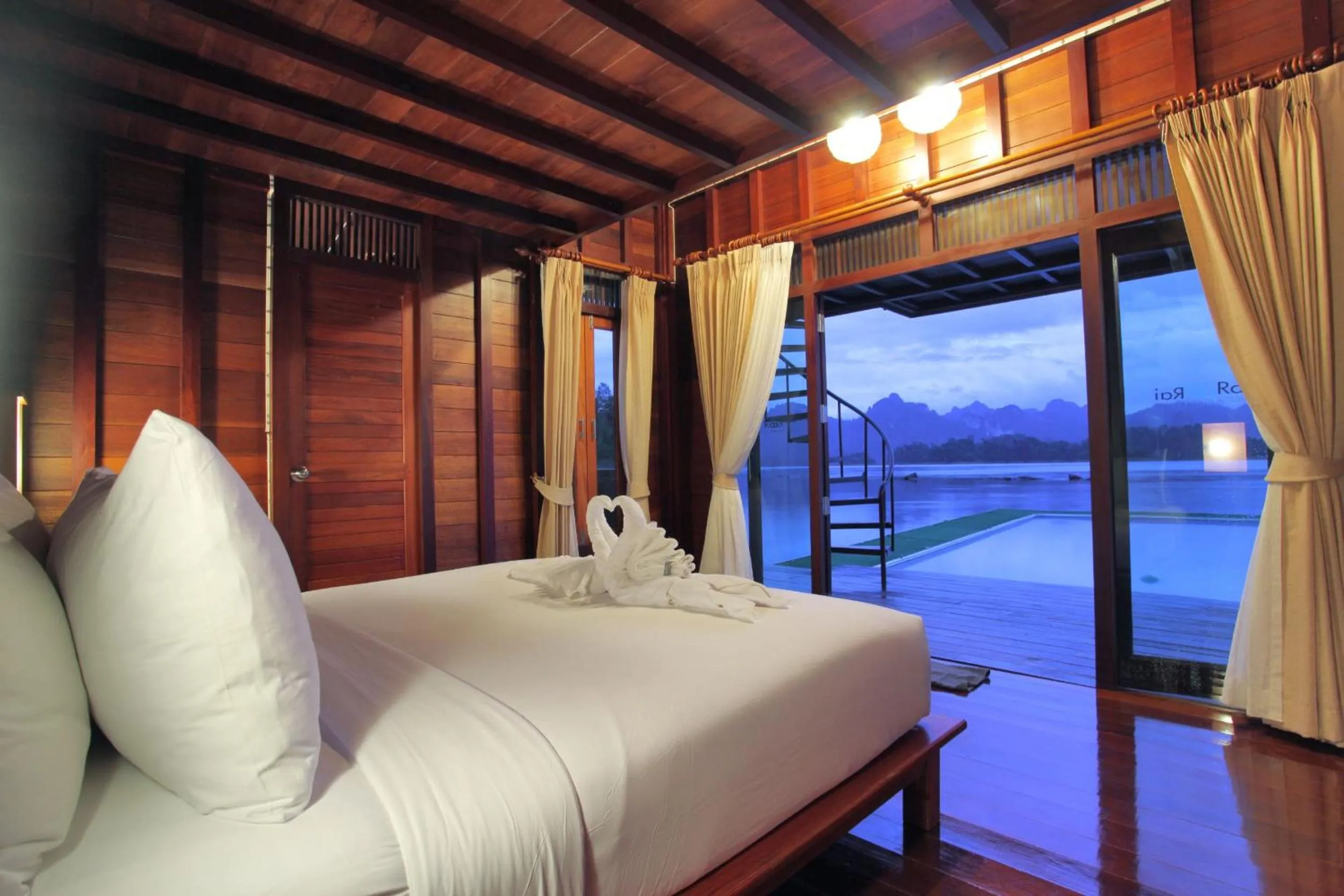Bedroom, Bed in 500 Rai Floating Resort