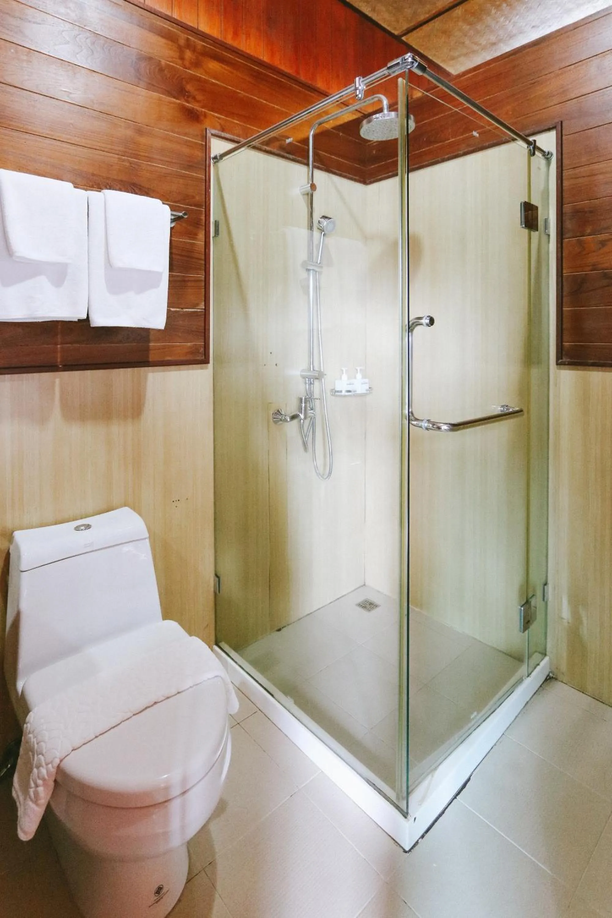 Shower in 500 Rai Floating Resort
