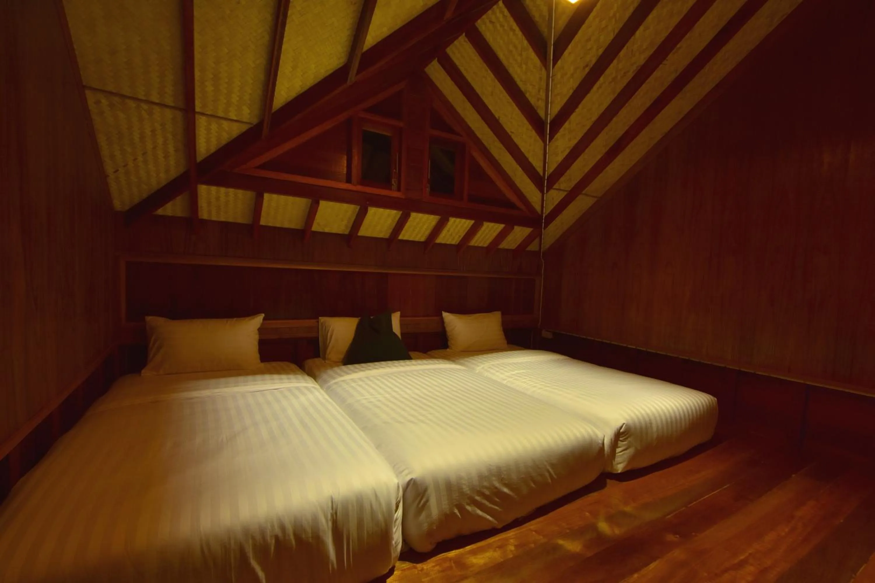 Bed in 500 Rai Floating Resort