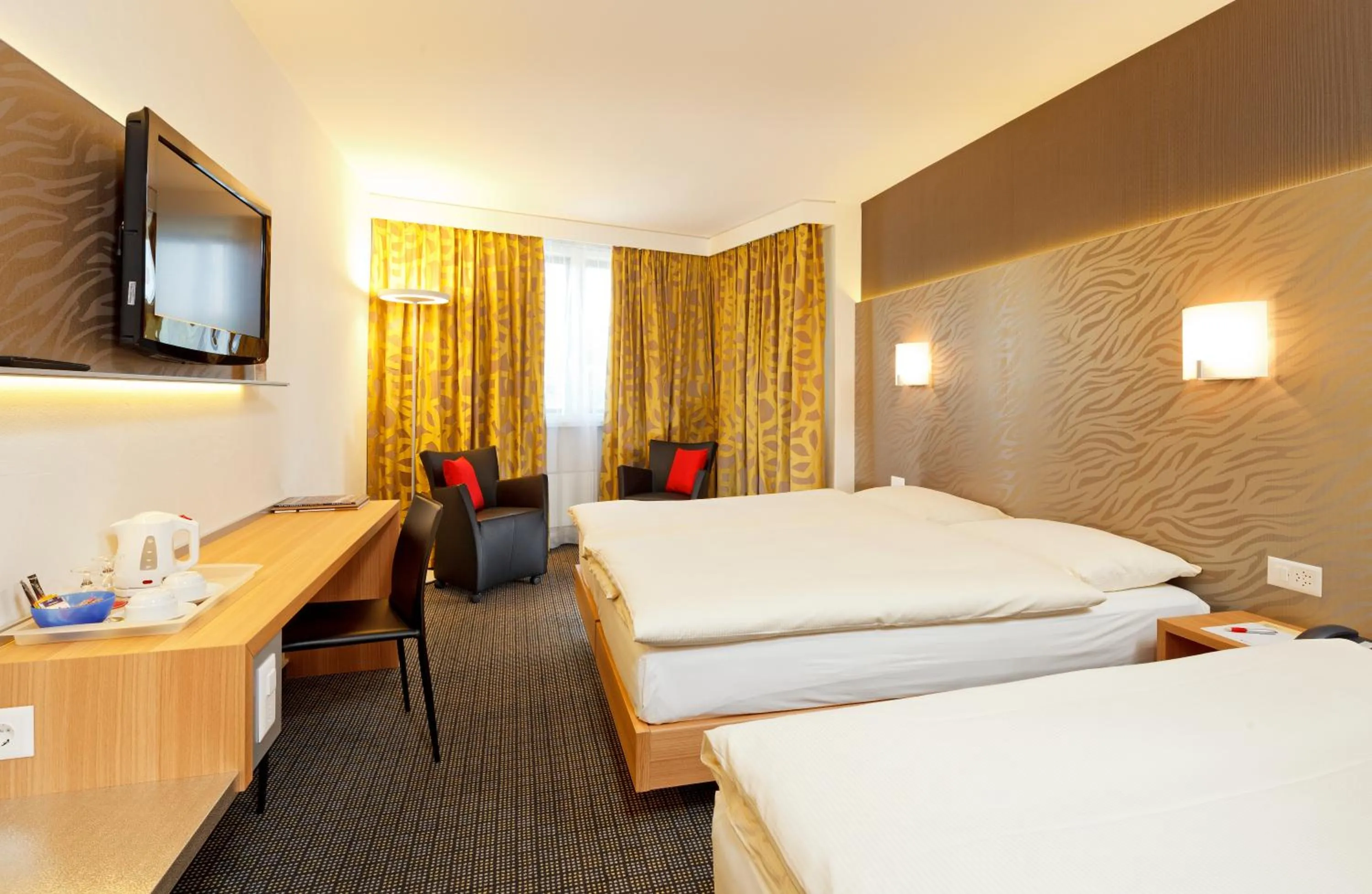 Photo of the whole room, Bed in Hotel Metropol Basel