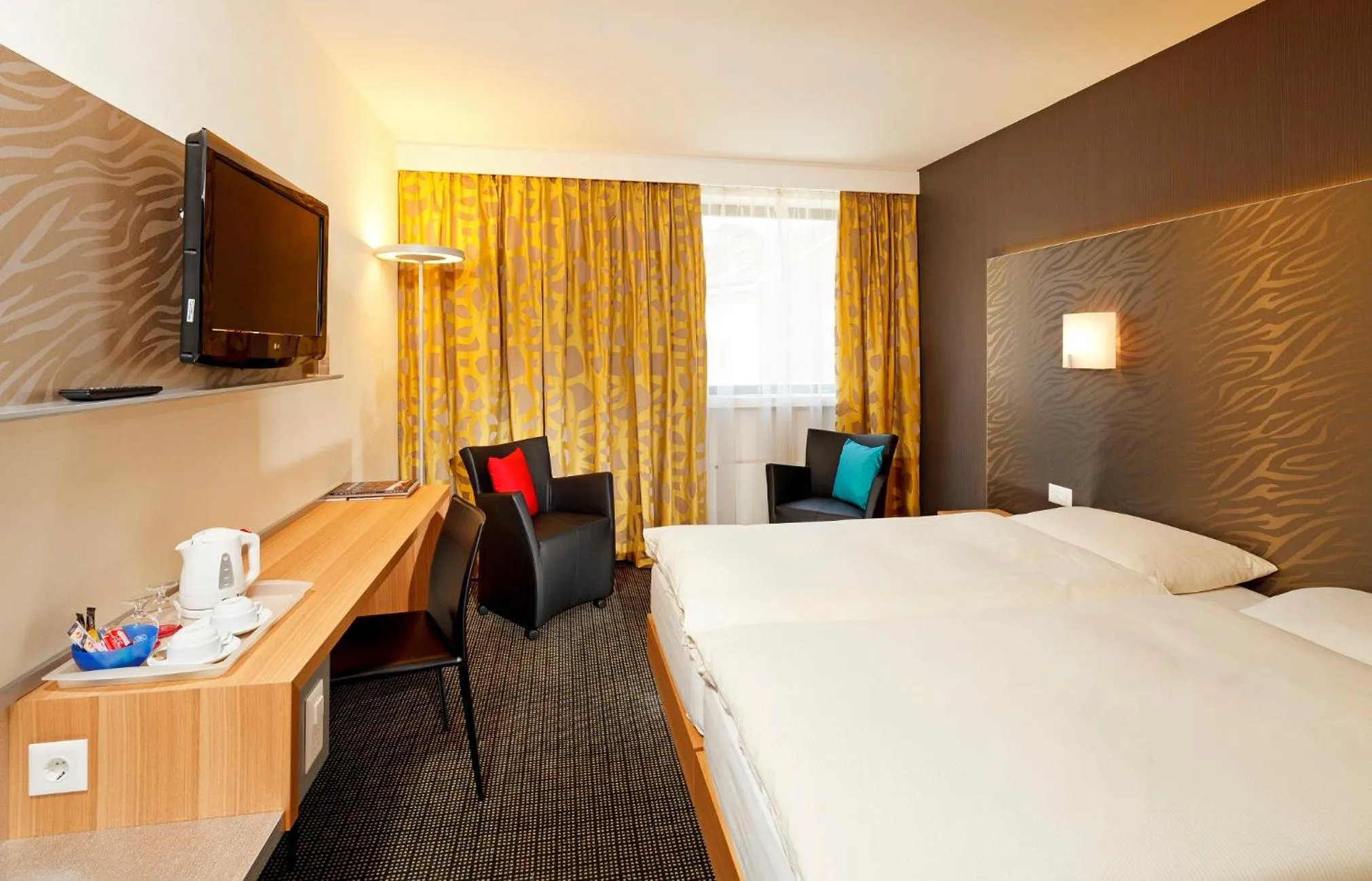 Photo of the whole room, Bed in Hotel Metropol Basel