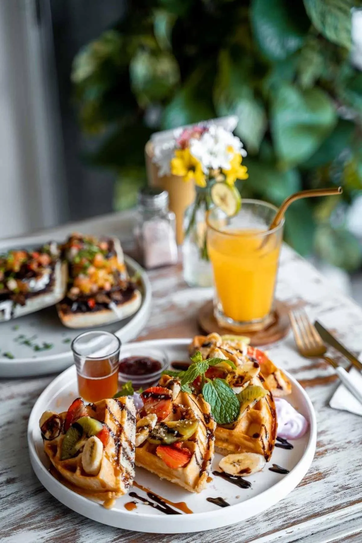 Property building in Hanoi Win Hotel & Travel