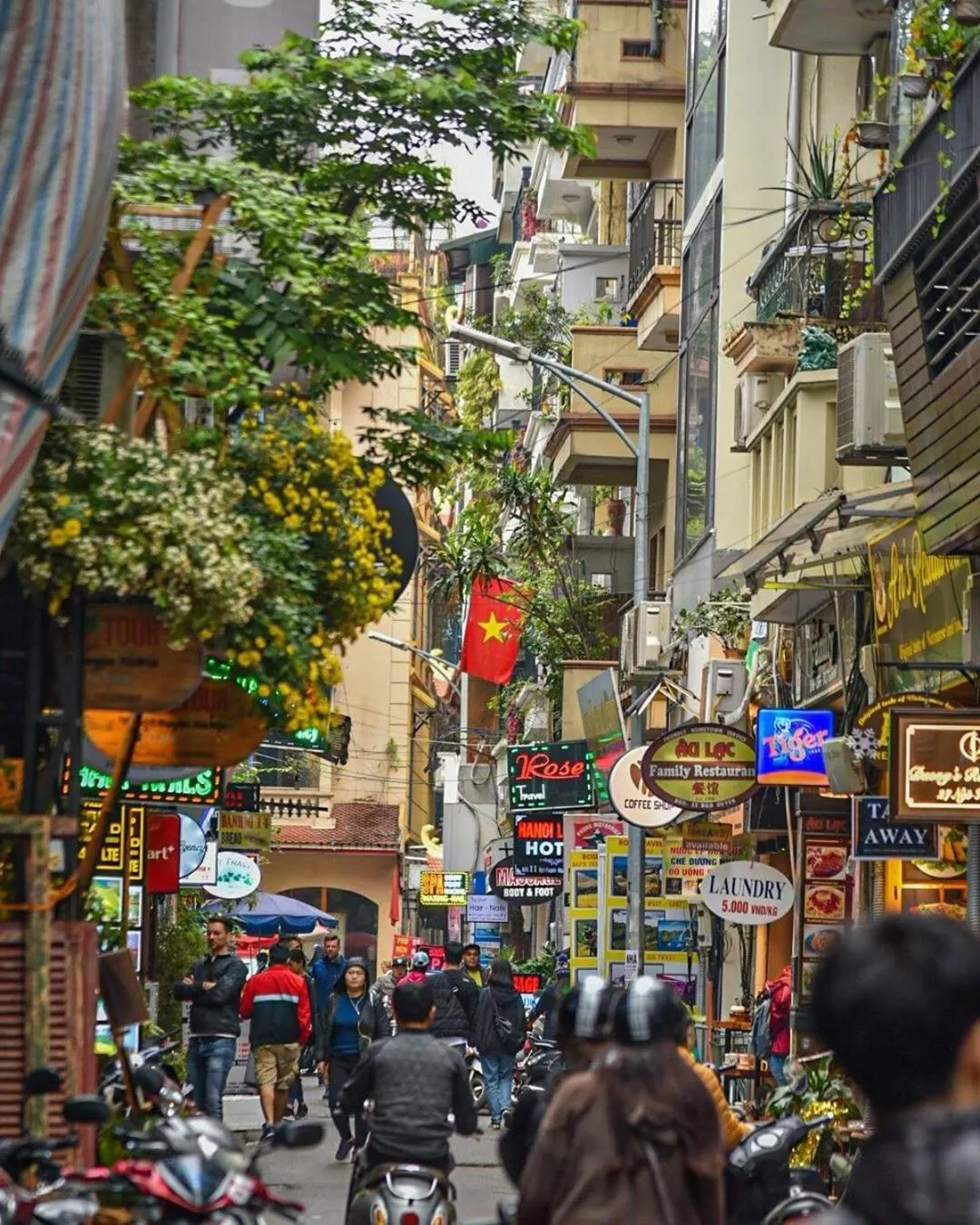 Toilet in Hanoi Win Hotel & Travel