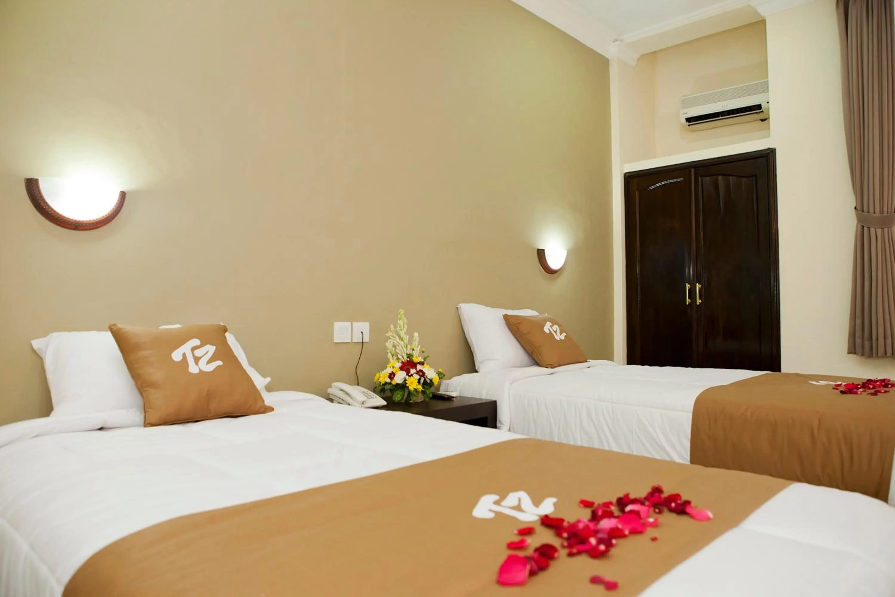 Bed in Troppo Zone Puri Rama Resort Kuta