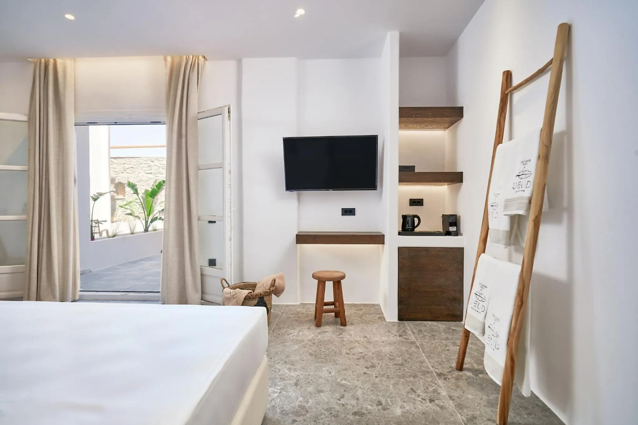 TV and multimedia in Ubud Mykonos