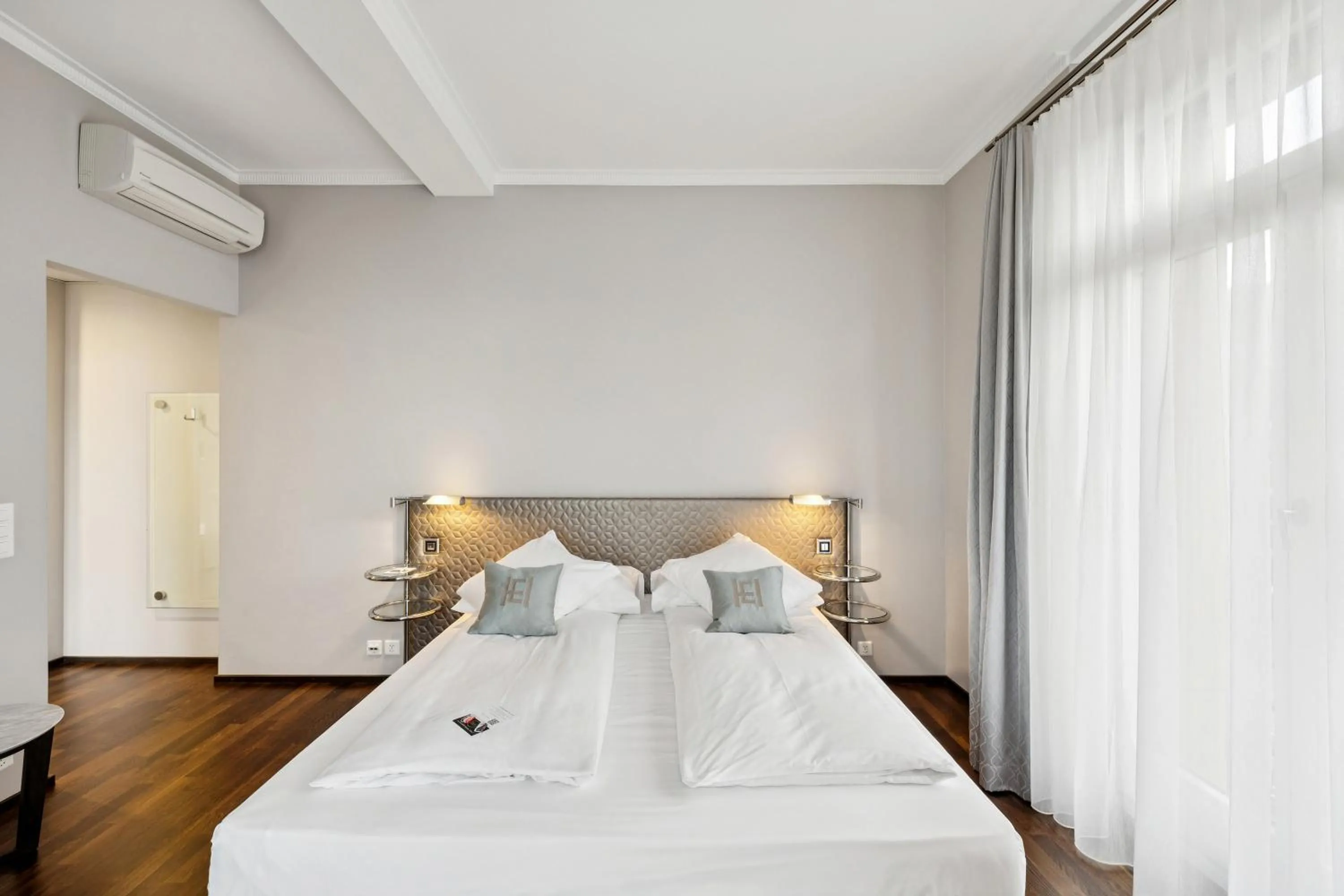 Bed in GLANDON Rooms Elite