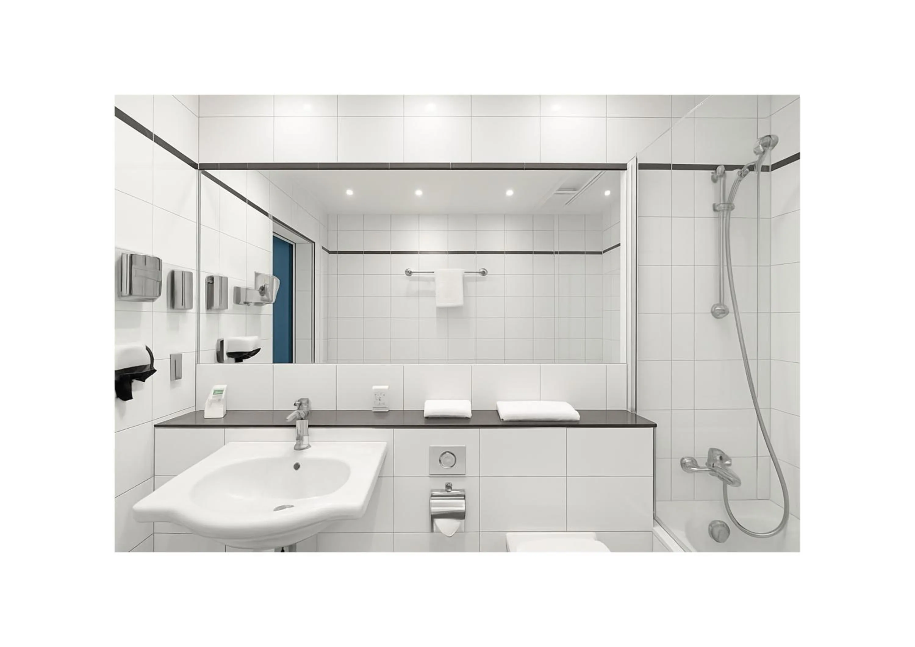 Bathroom in GLANDON Rooms Elite