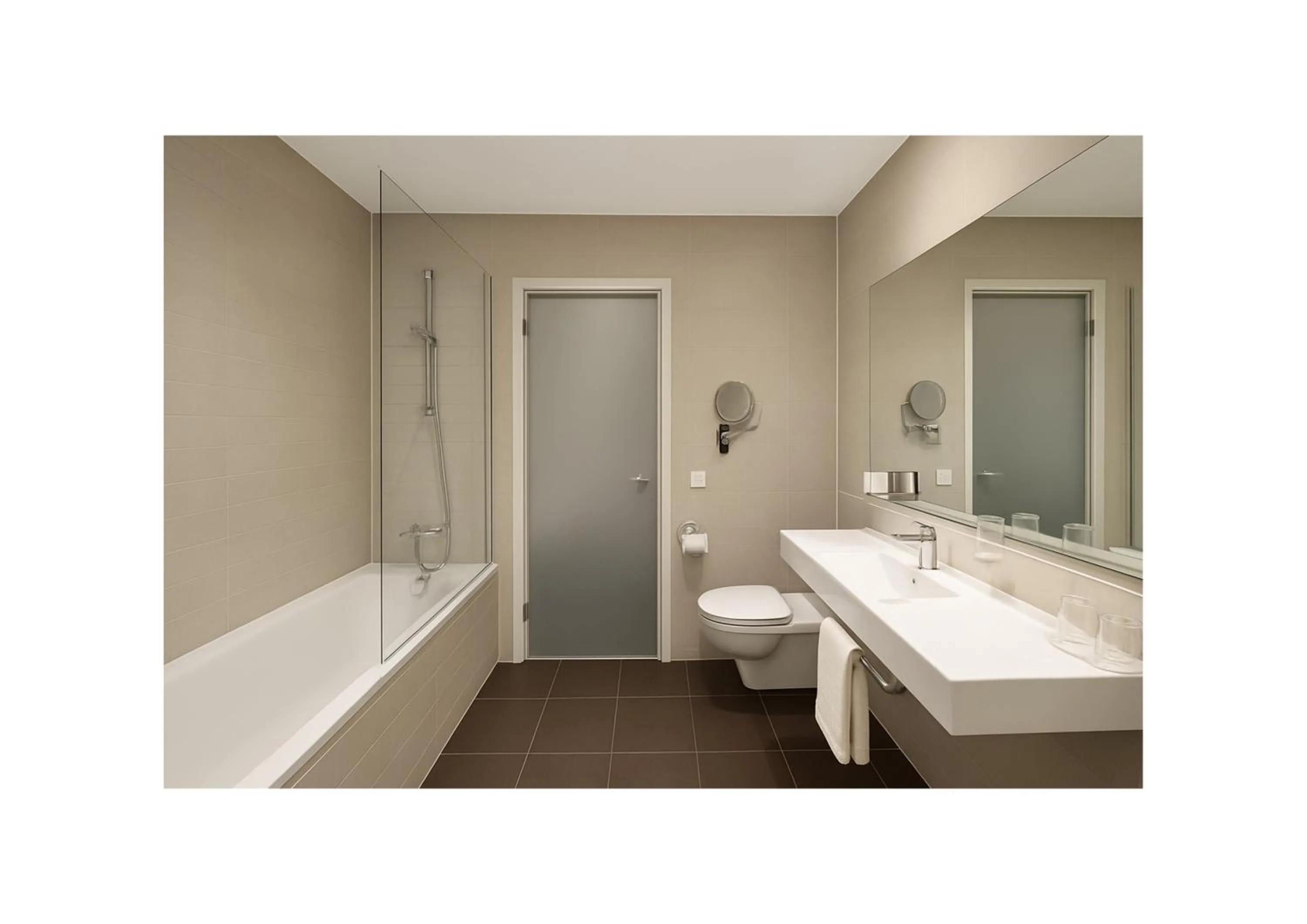 Bathroom in GLANDON Rooms Elite