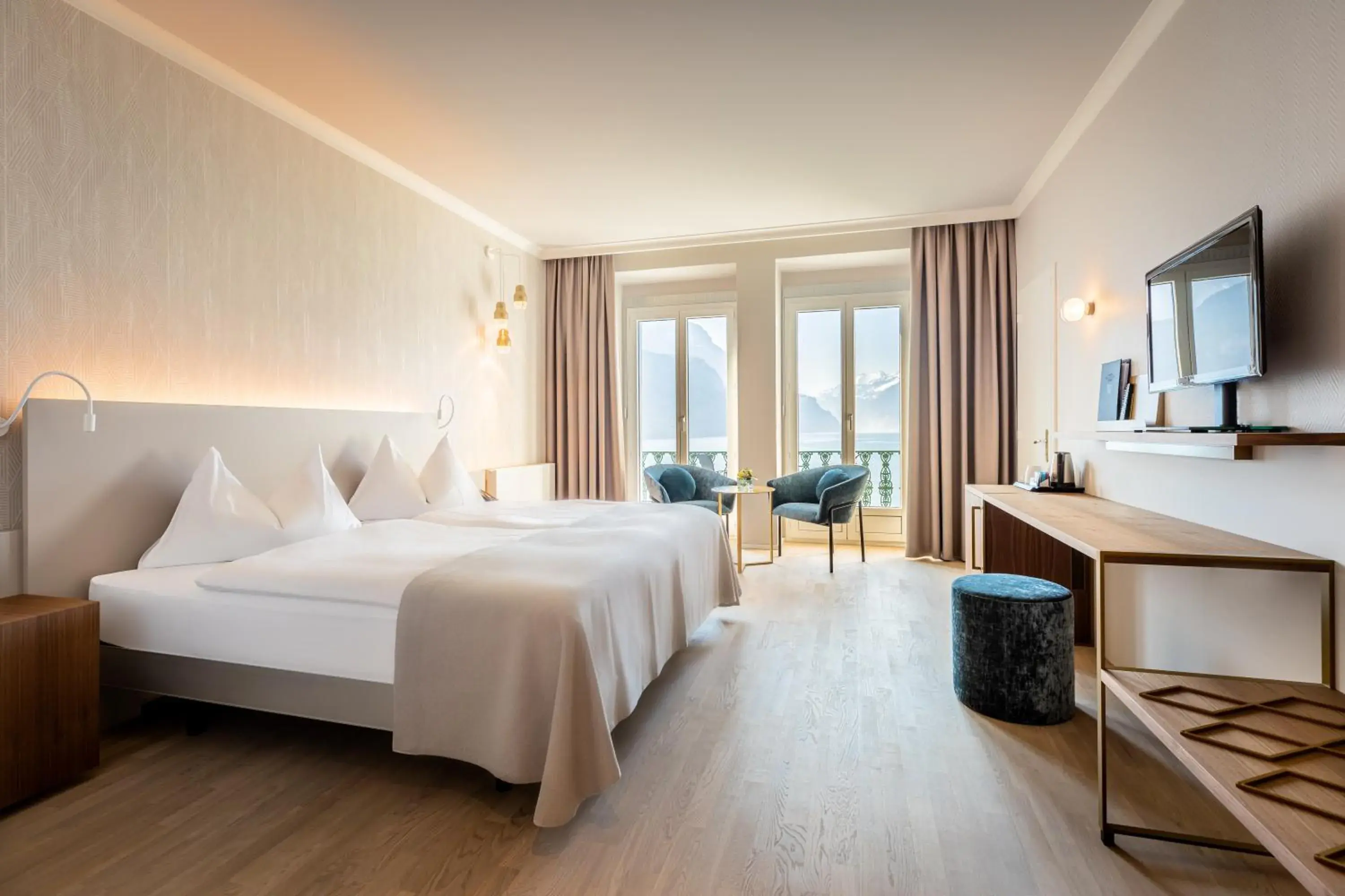 Executive Double Room with Lake View and Balcony - single occupancy in Seehotel Waldstätterhof Swiss Quality Executive Double Room with Lake View and Balcony - single occupancy in Seehotel Waldstätterhof Swiss Quality