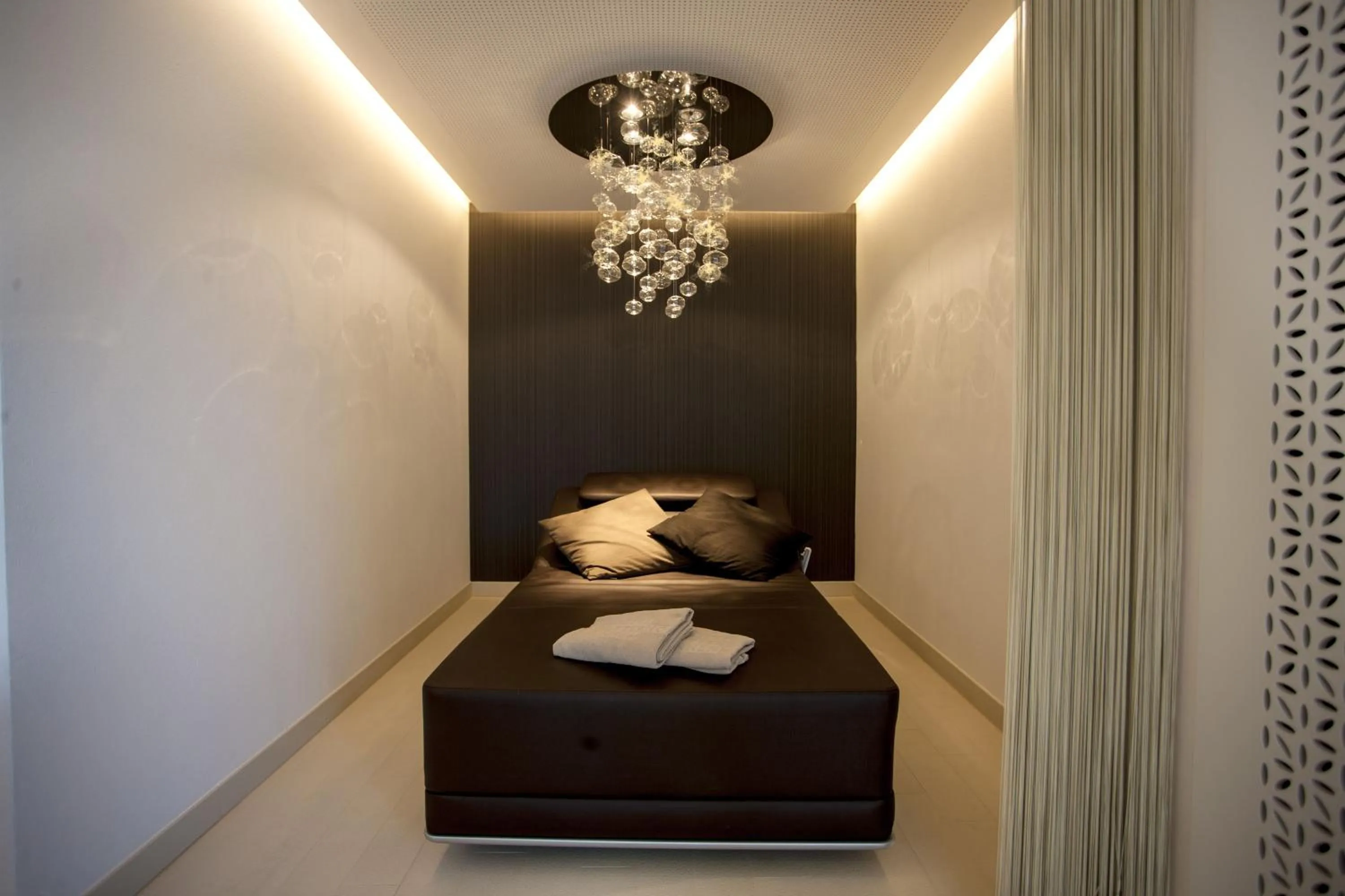 Spa and wellness centre/facilities, Bed in Seehotel Waldstätterhof Swiss Quality